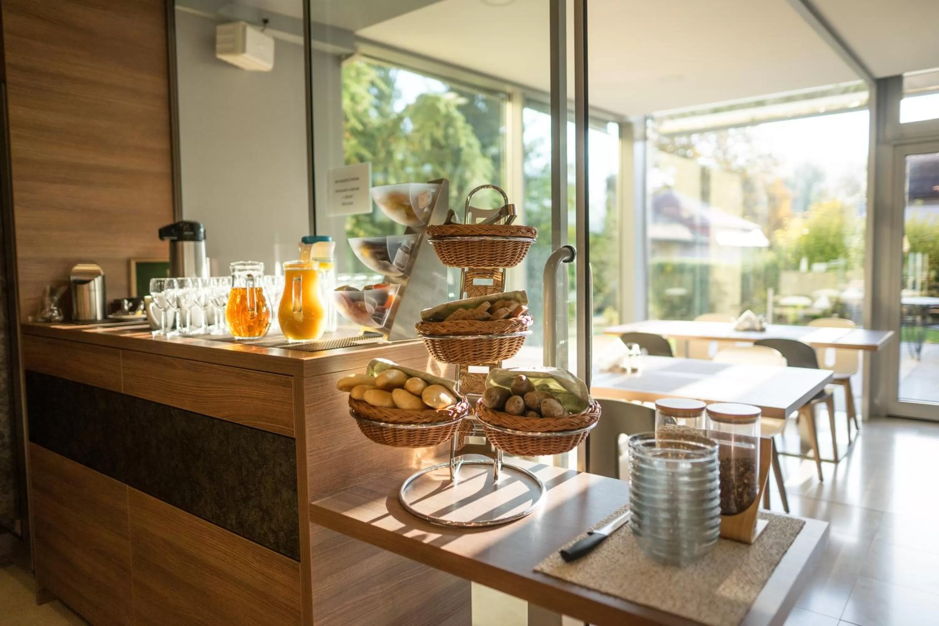 Restaurant/places to eat in Villa Aurelie