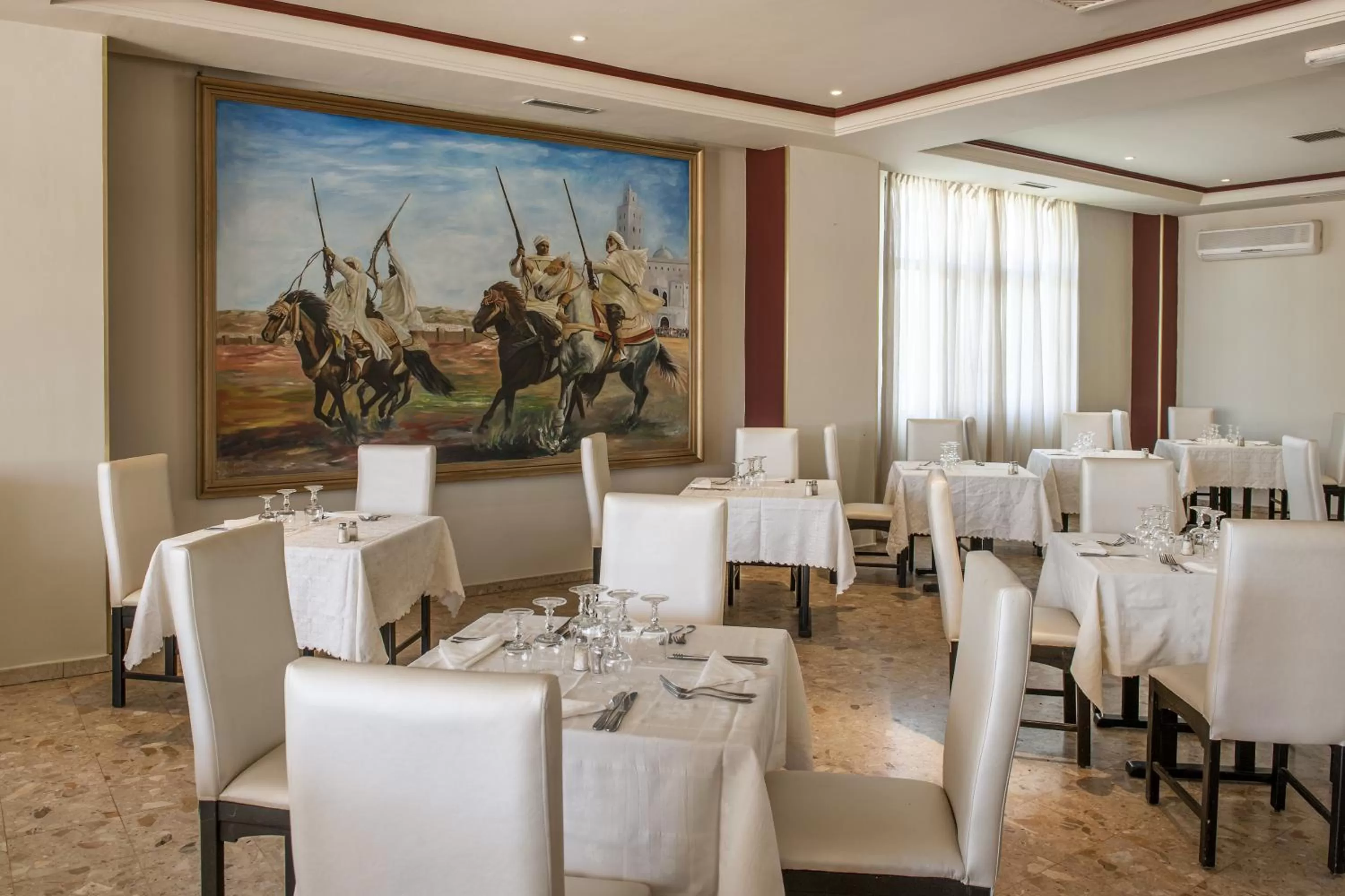 Restaurant/places to eat in Oasis Hotel & Spa