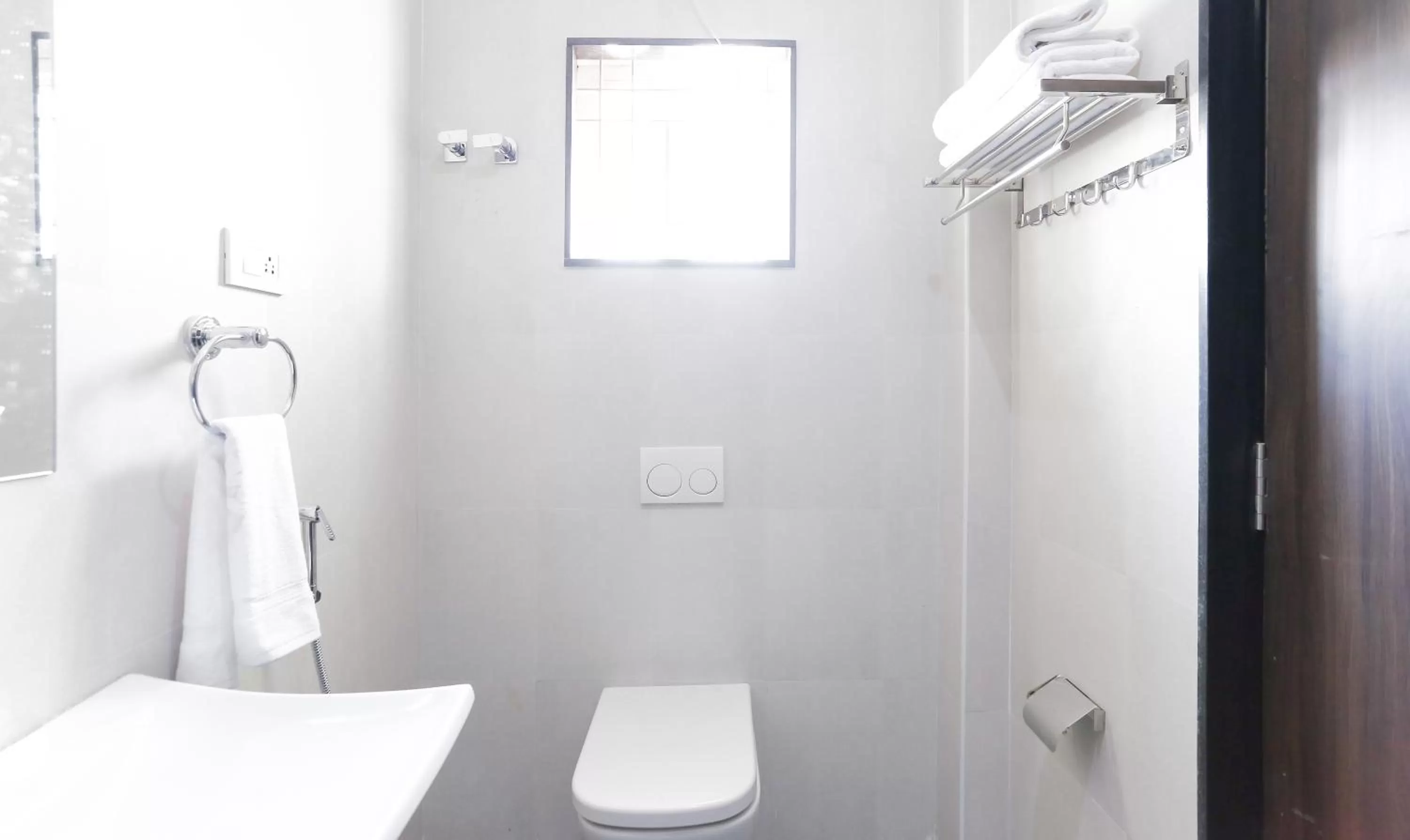 Bathroom in Treebo Hi Line Apartments Kalapatti