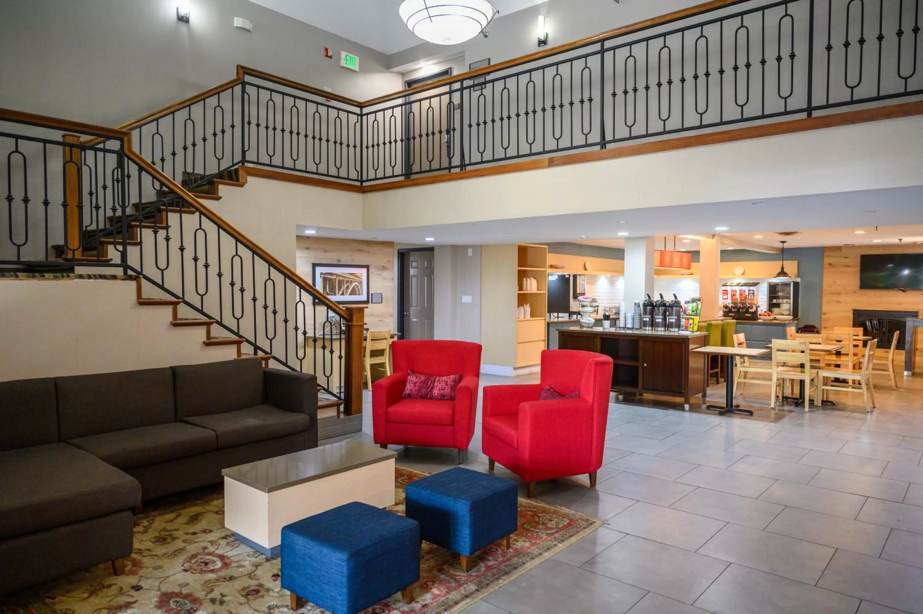 Living room in Country Inn & Suites by Radisson, Greenfield, IN
