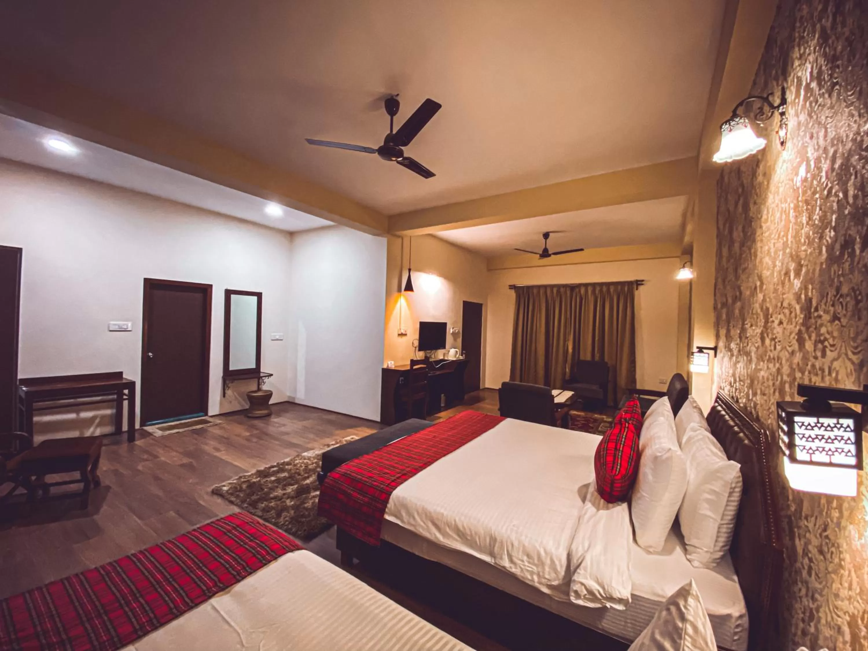 Photo of the whole room in Windermere Inn