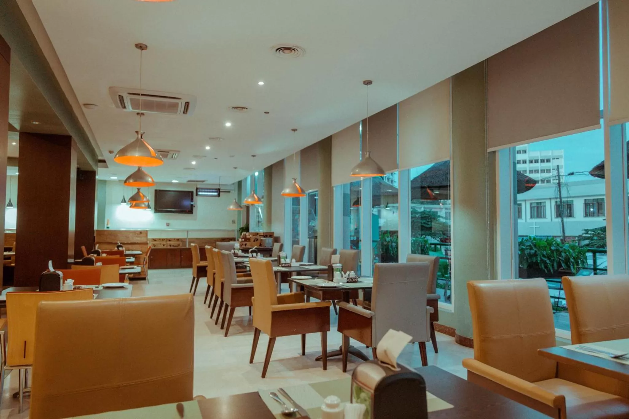 Restaurant/places to eat in Holiday Inn Dar Es Salaam by IHG