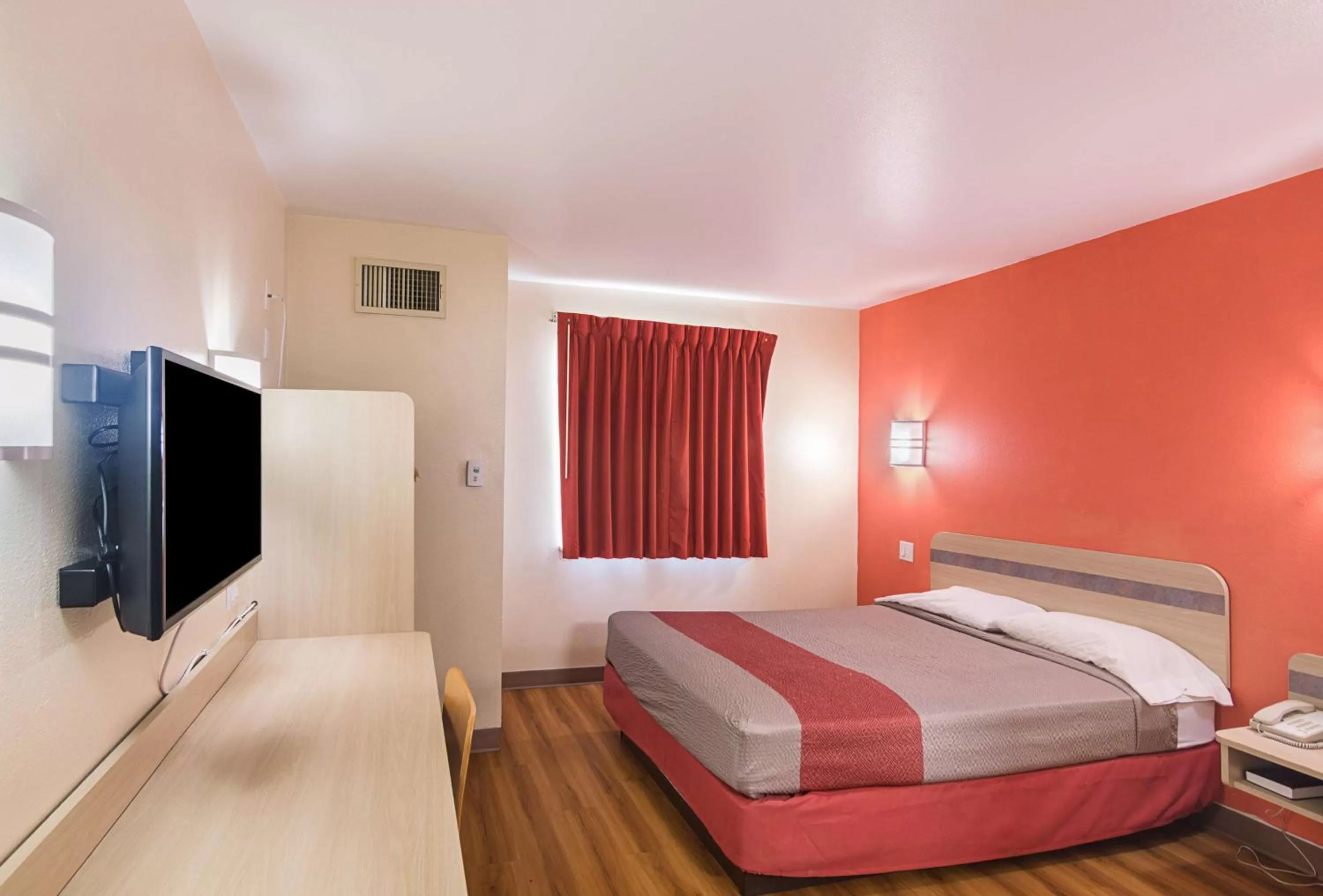 Photo of the whole room, Bed in Motel 6-Terrell, TX