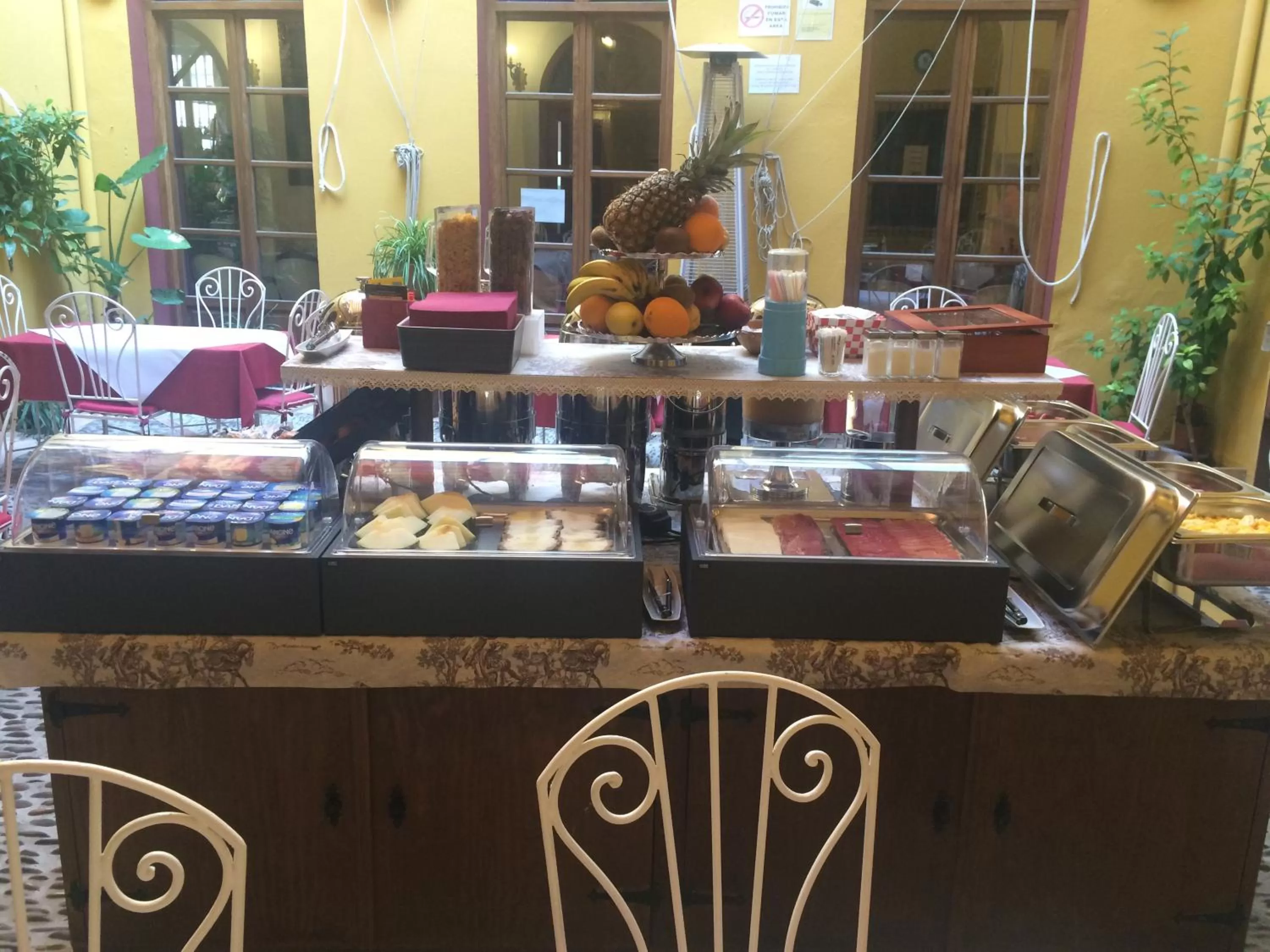 Buffet breakfast in Hotel Casa Museo de la Mezquita