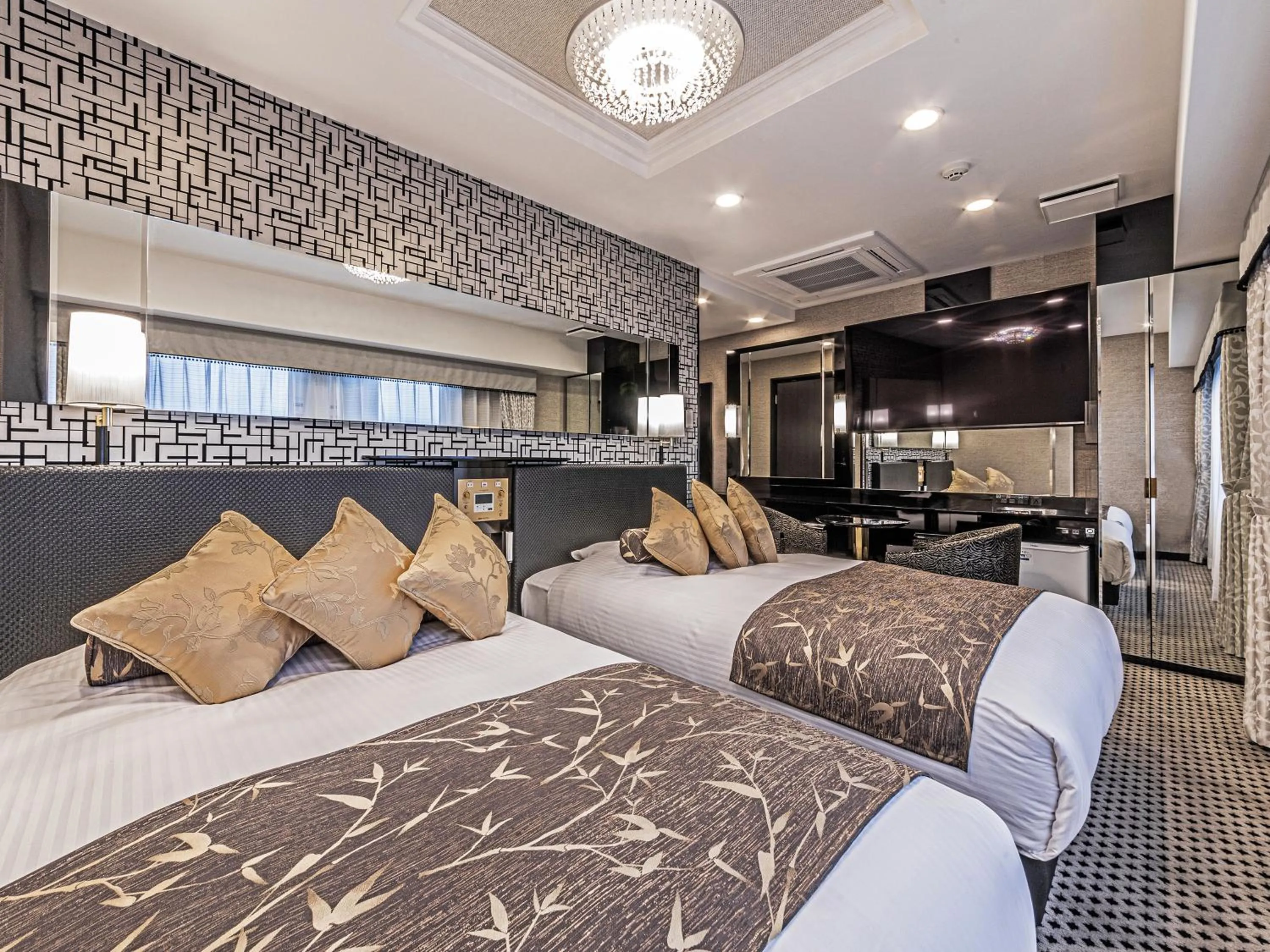 Photo of the whole room, Bed in APA Hotel Shin Osaka Esaka Ekimae