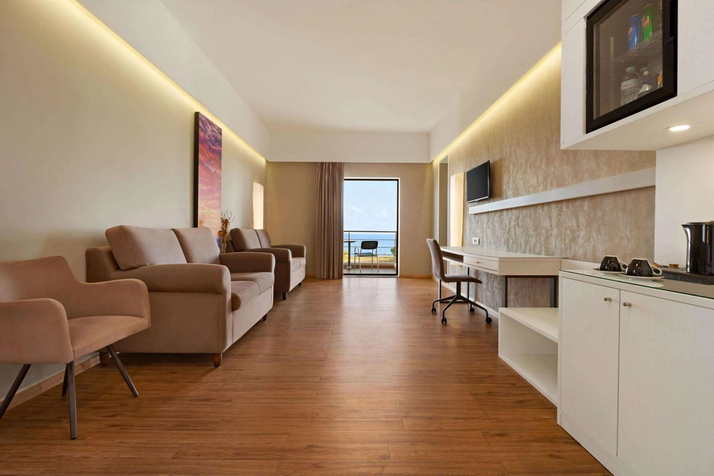 Photo of the whole room in Ramada Plaza by Wyndham Thraki