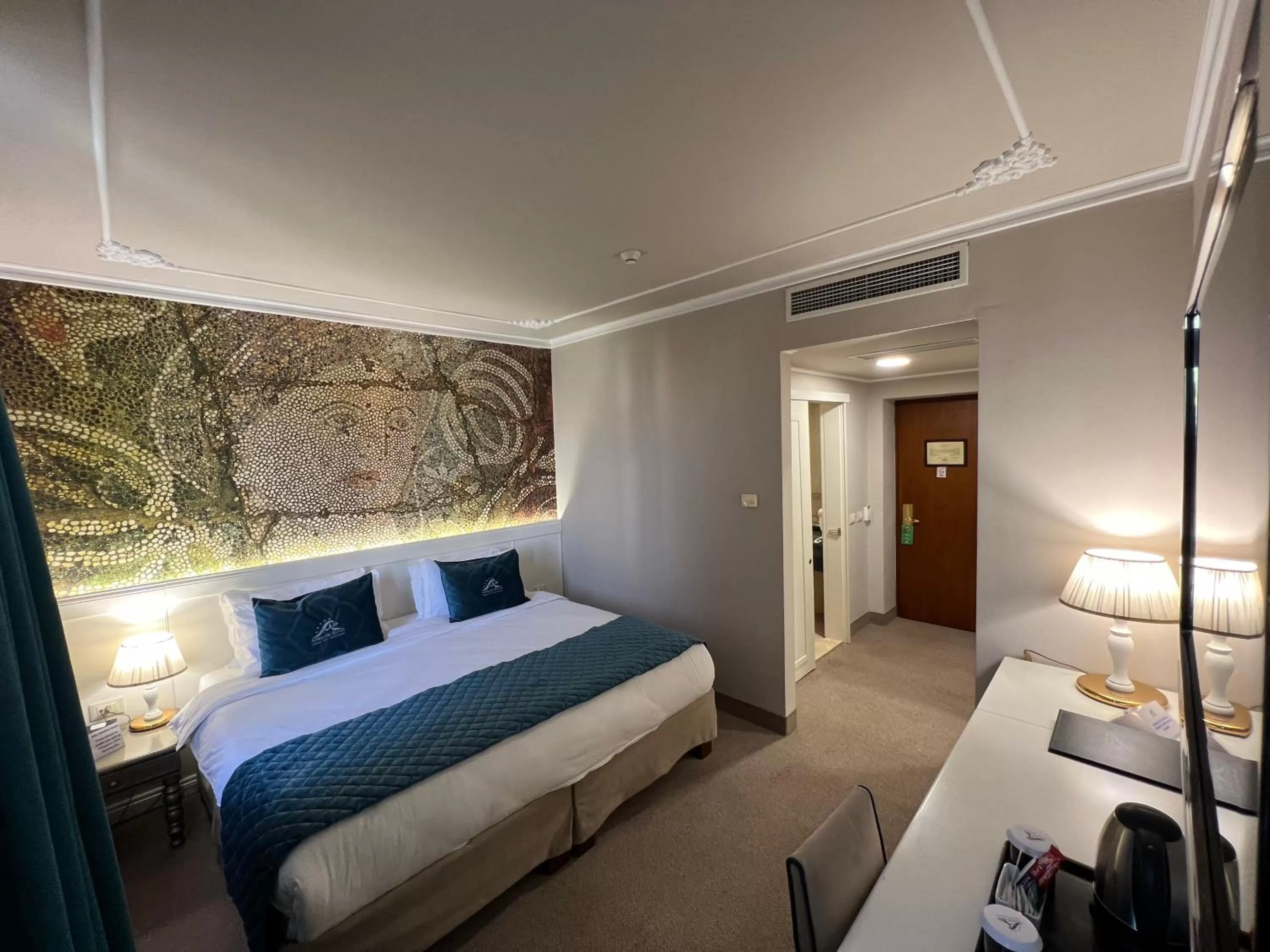 Photo of the whole room, Bed in Adriatik Hotel, BW Premier Collection