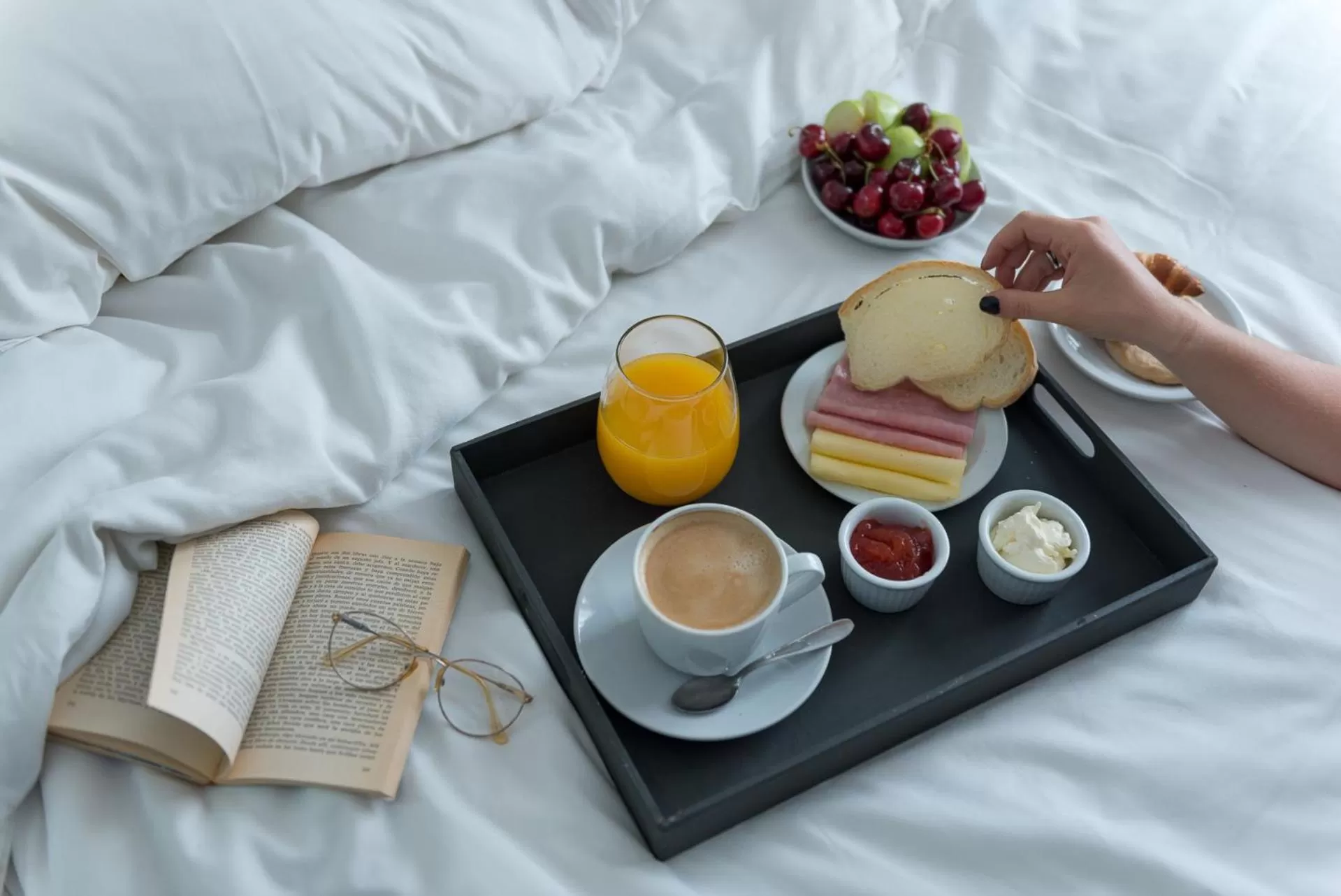 Bed in Portal Plaza Suites