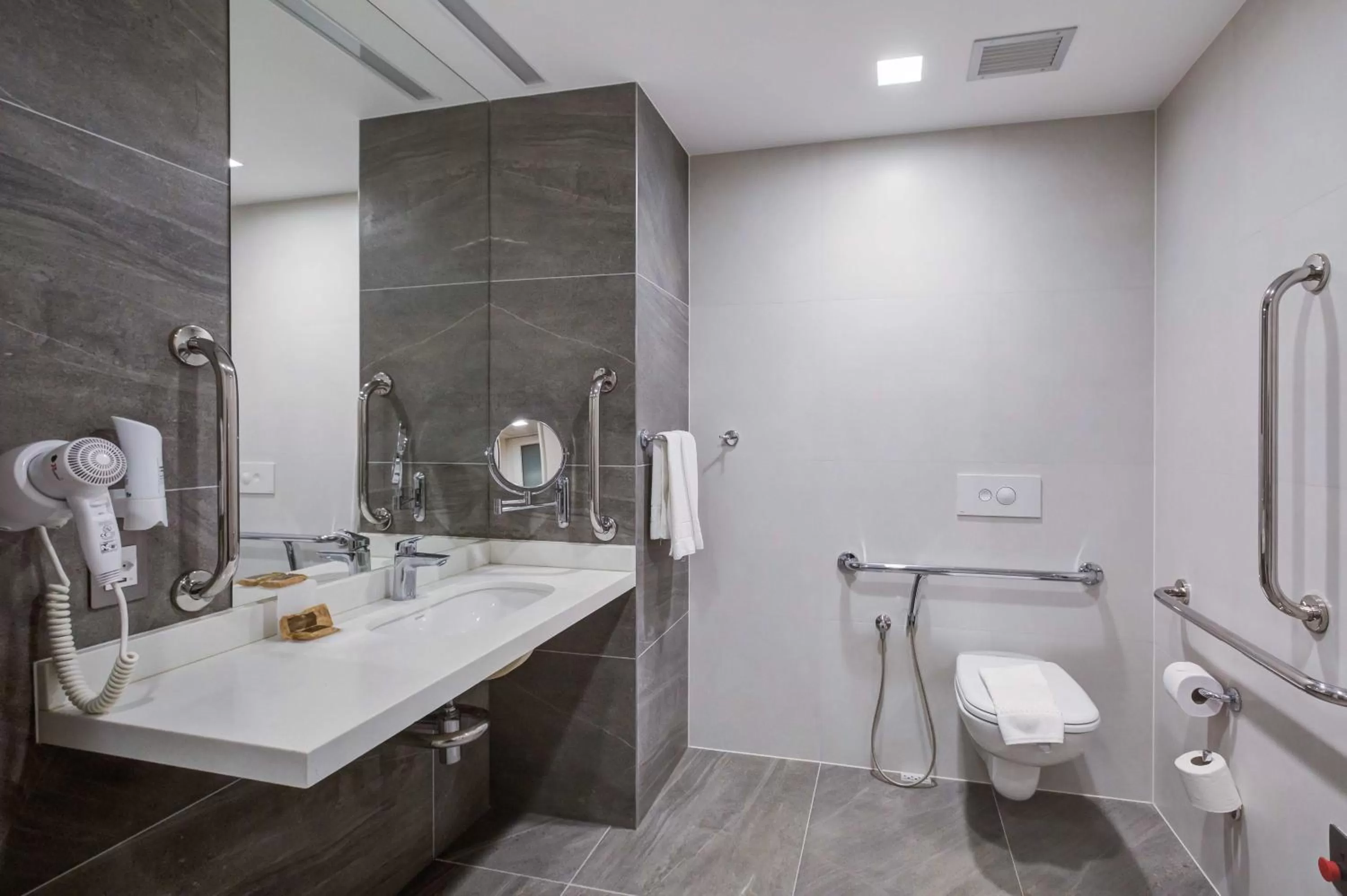 Toilet in Rio Hotel by Bourbon Campinas