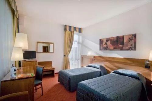 Photo of the whole room, Bed in Hotel Master