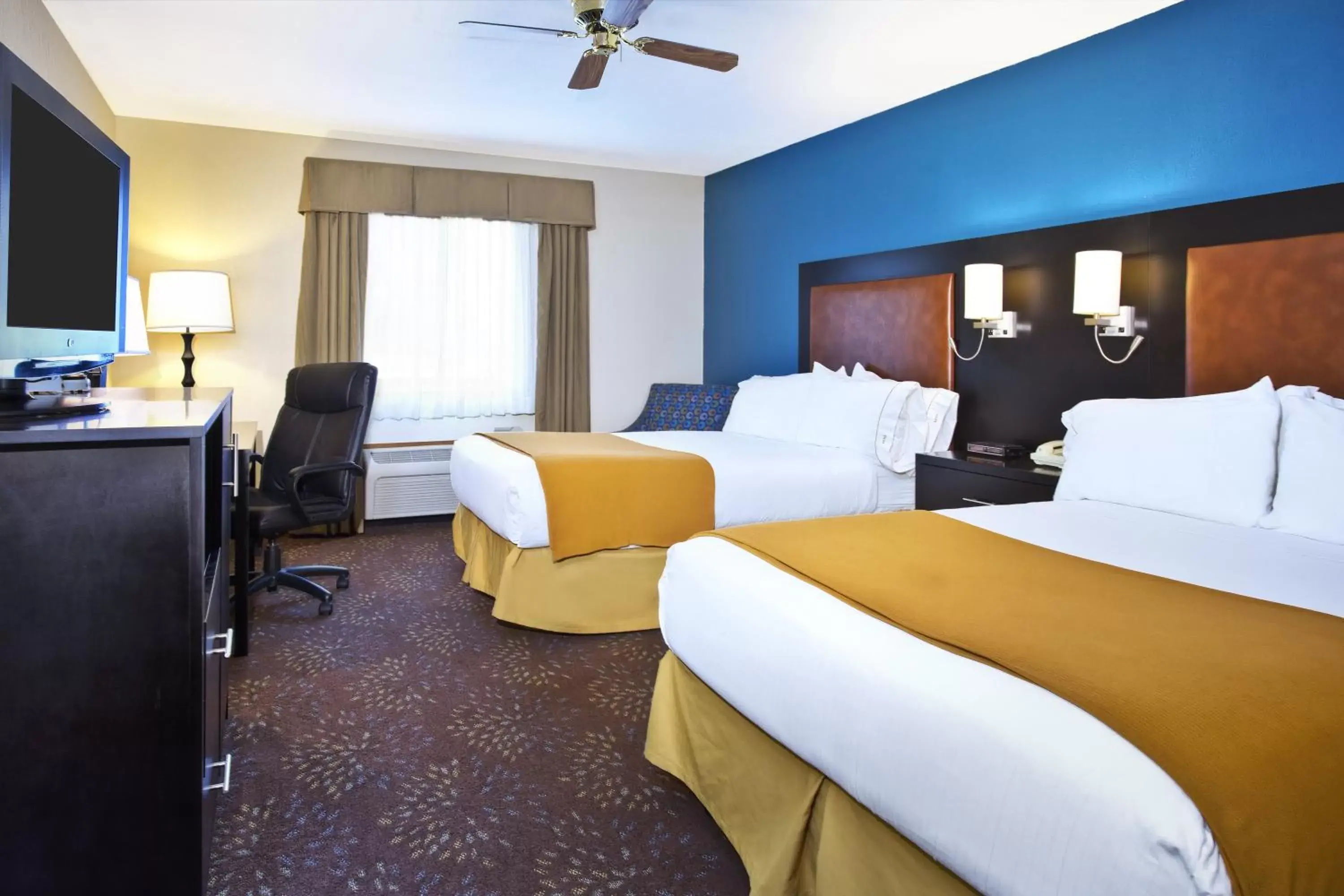 Standard Room with Two Queen Beds in Holiday Inn Express Mackinaw City by IHG Standard Room with Two Queen Beds in Holiday Inn Express Mackinaw City by IHG