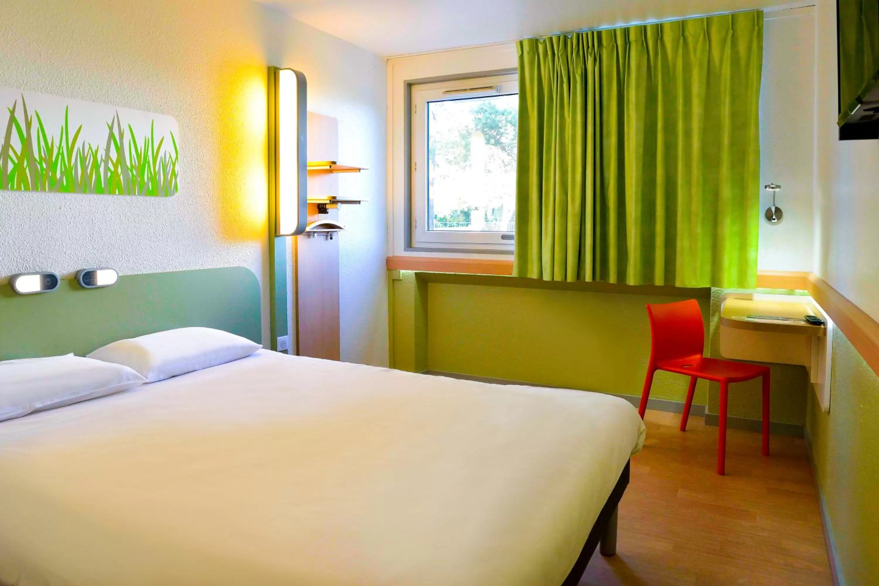 Bed in ibis budget Bordeaux Lac