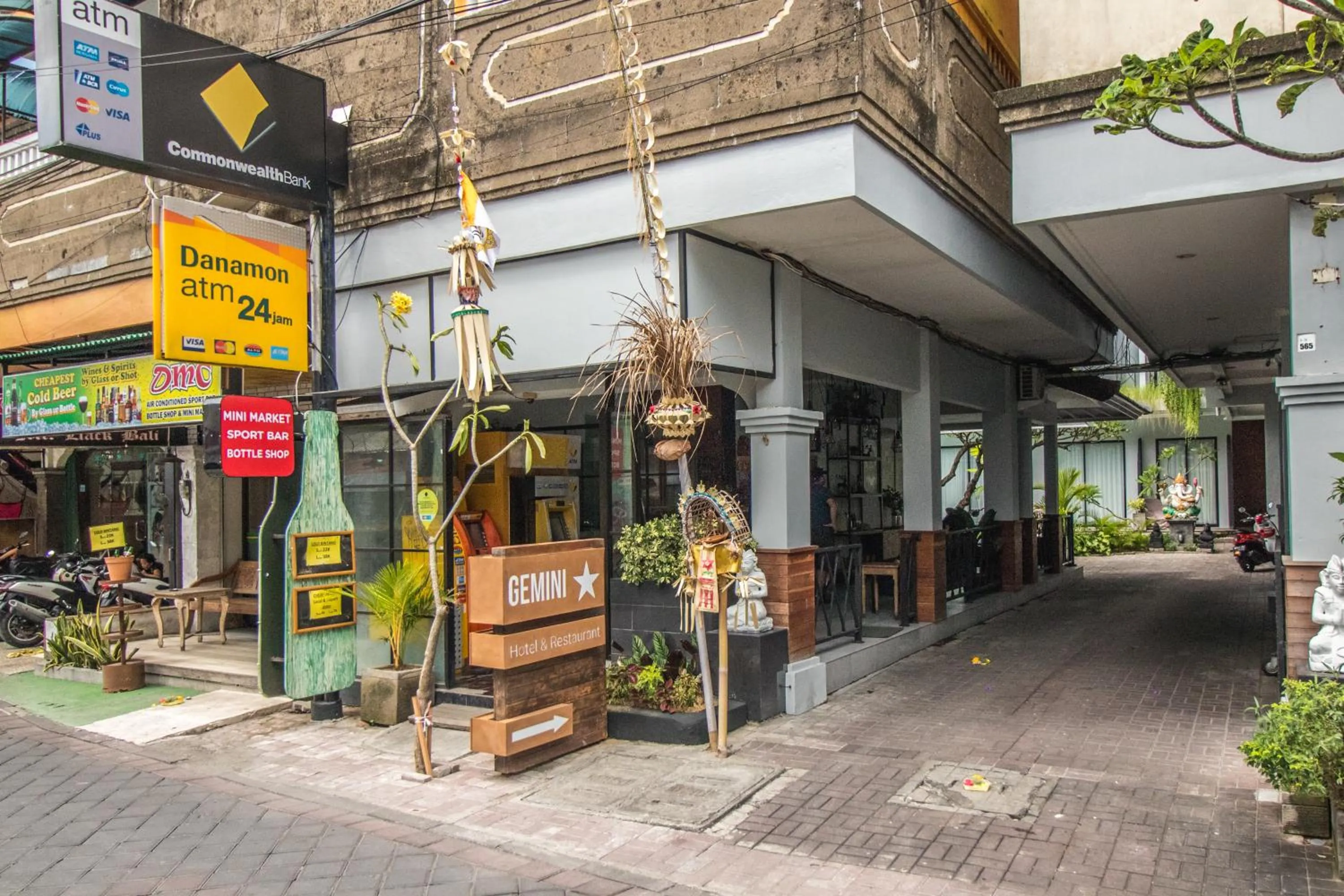 Facade/entrance in Gemini Star Hotel Kuta
