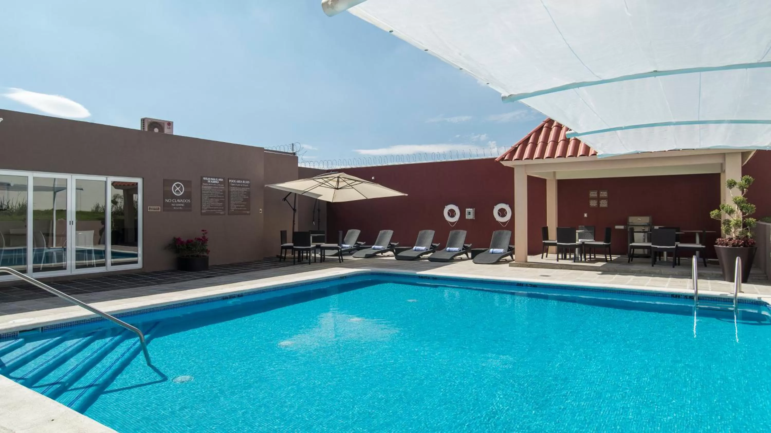 Swimming pool in Candlewood Suites - Queretaro Juriquilla by IHG