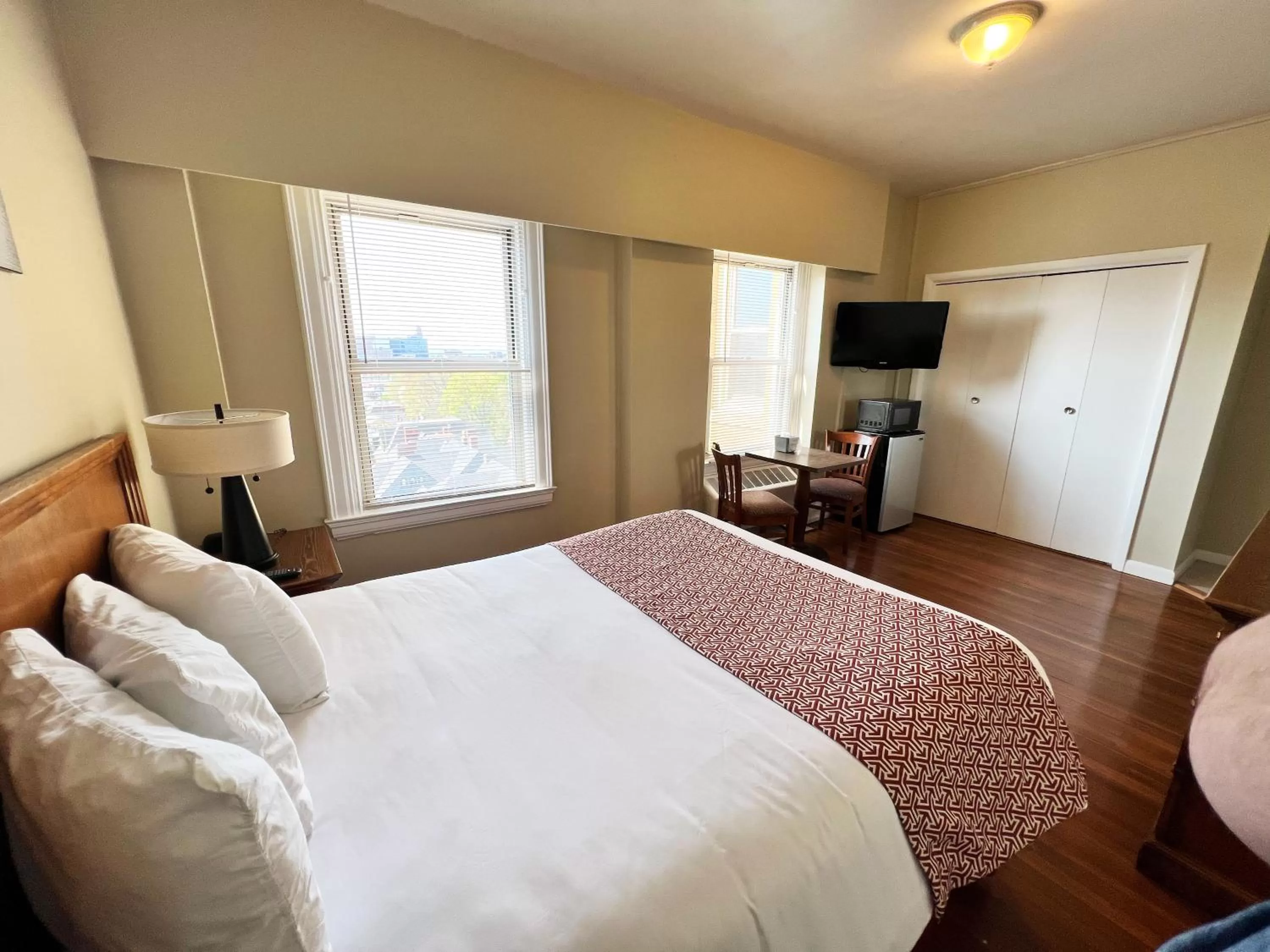 Bed in Lenox Hotel and Suites