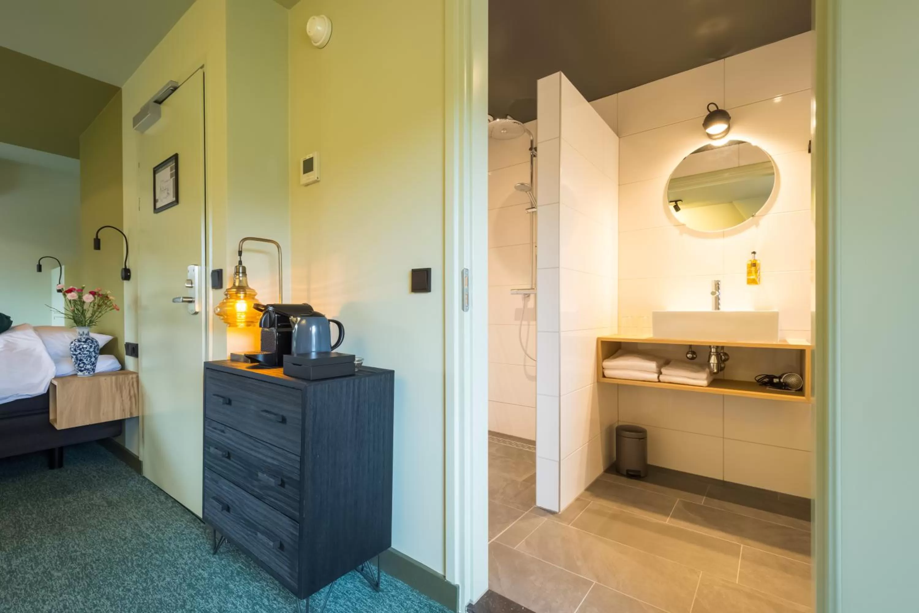 Bathroom, Bed in LUDIEK eten en slapen