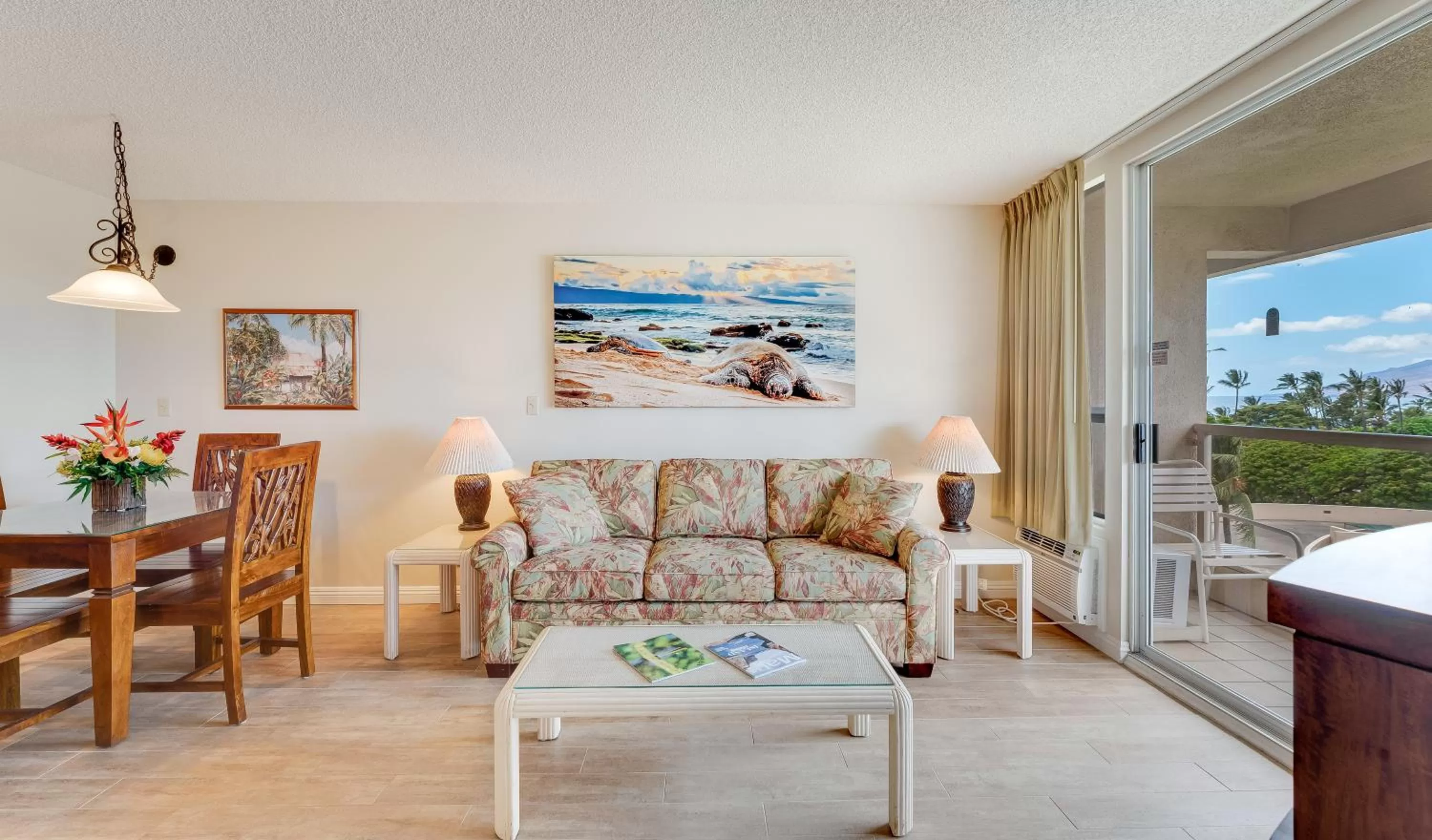 Living room, Seating Area in Castle Maui Banyan