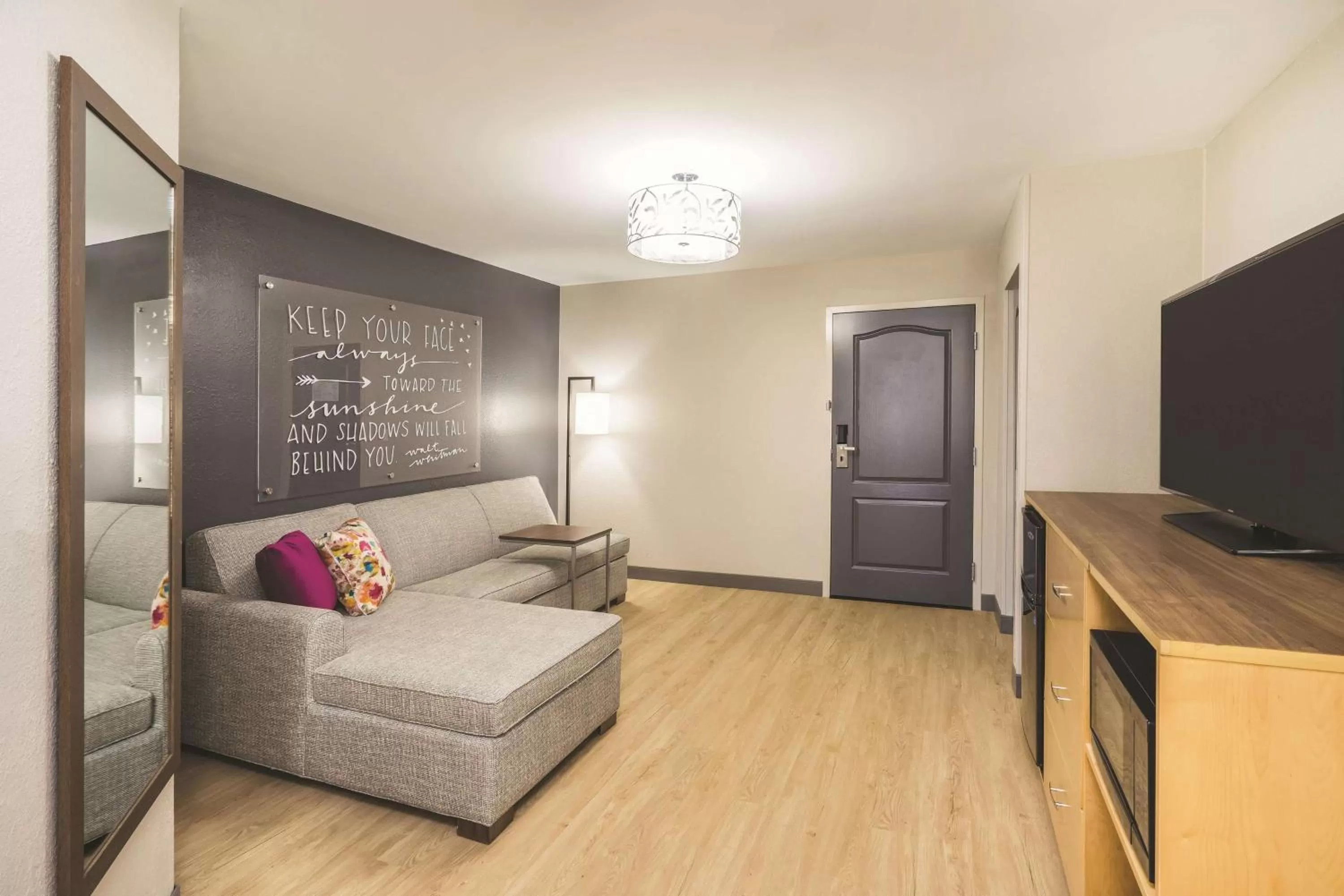 Photo of the whole room in La Quinta by Wyndham Chattanooga-Hamilton Place