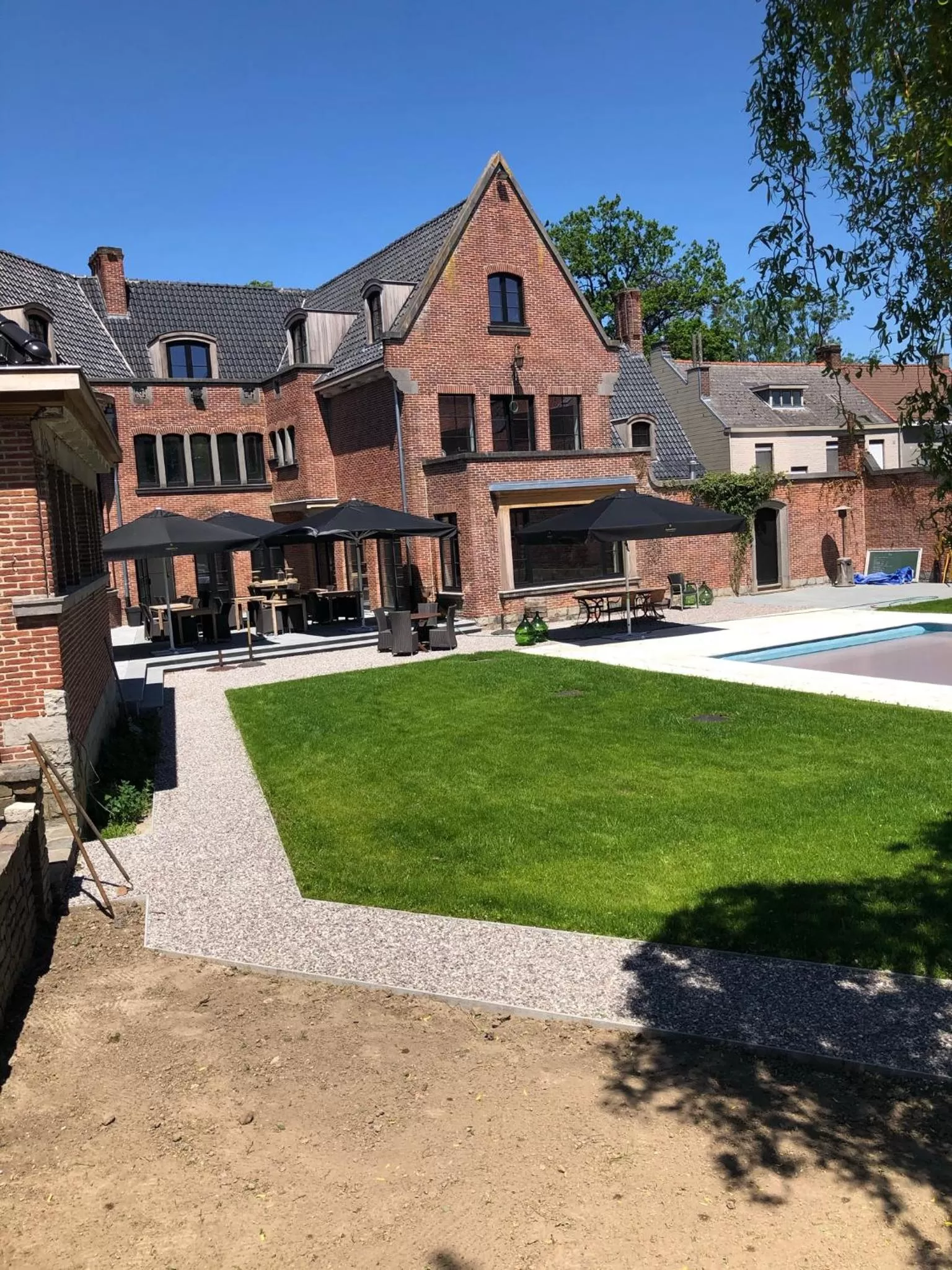 Property building in La Posterie