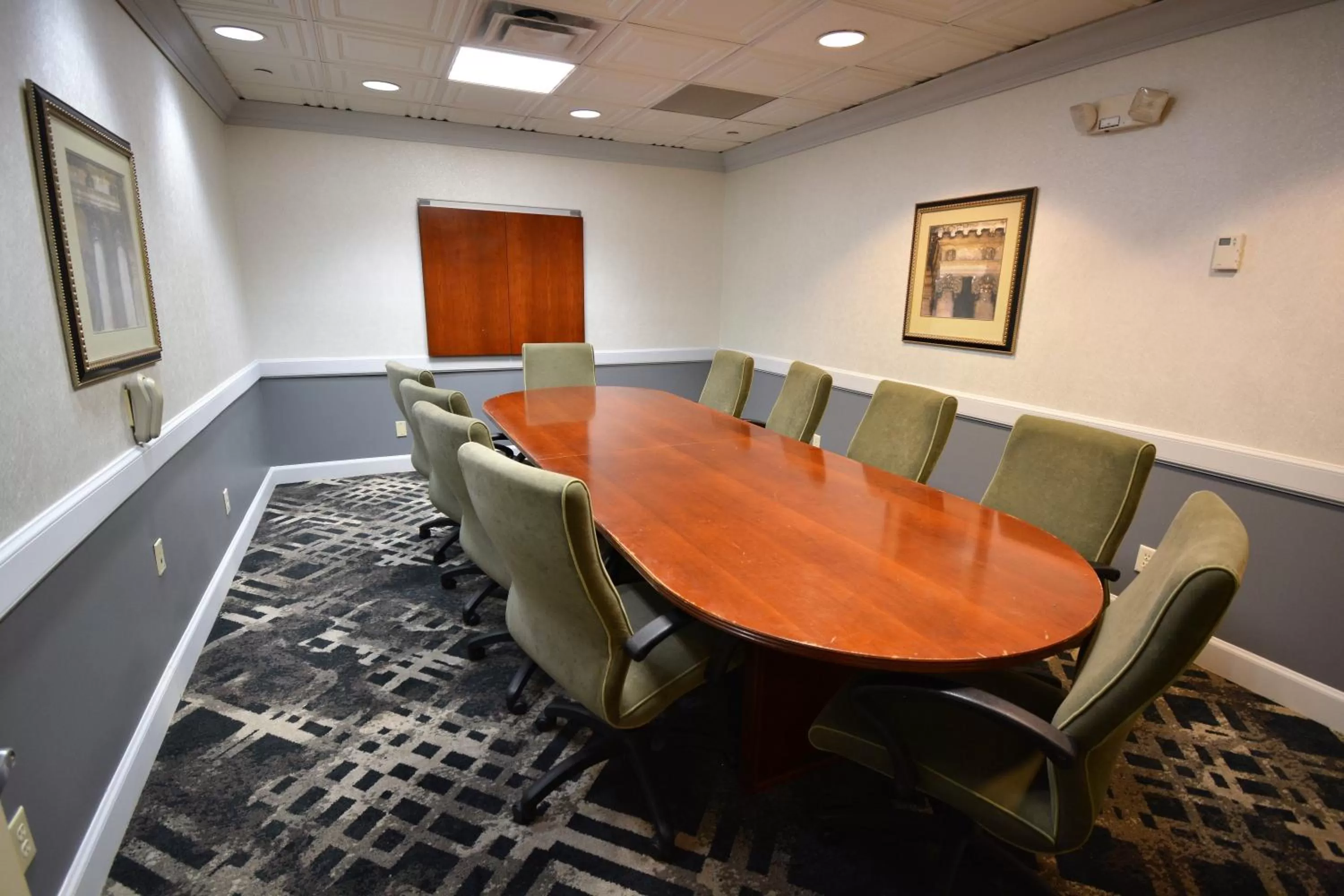 Meeting/conference room in Holiday Inn Hazlet by IHG