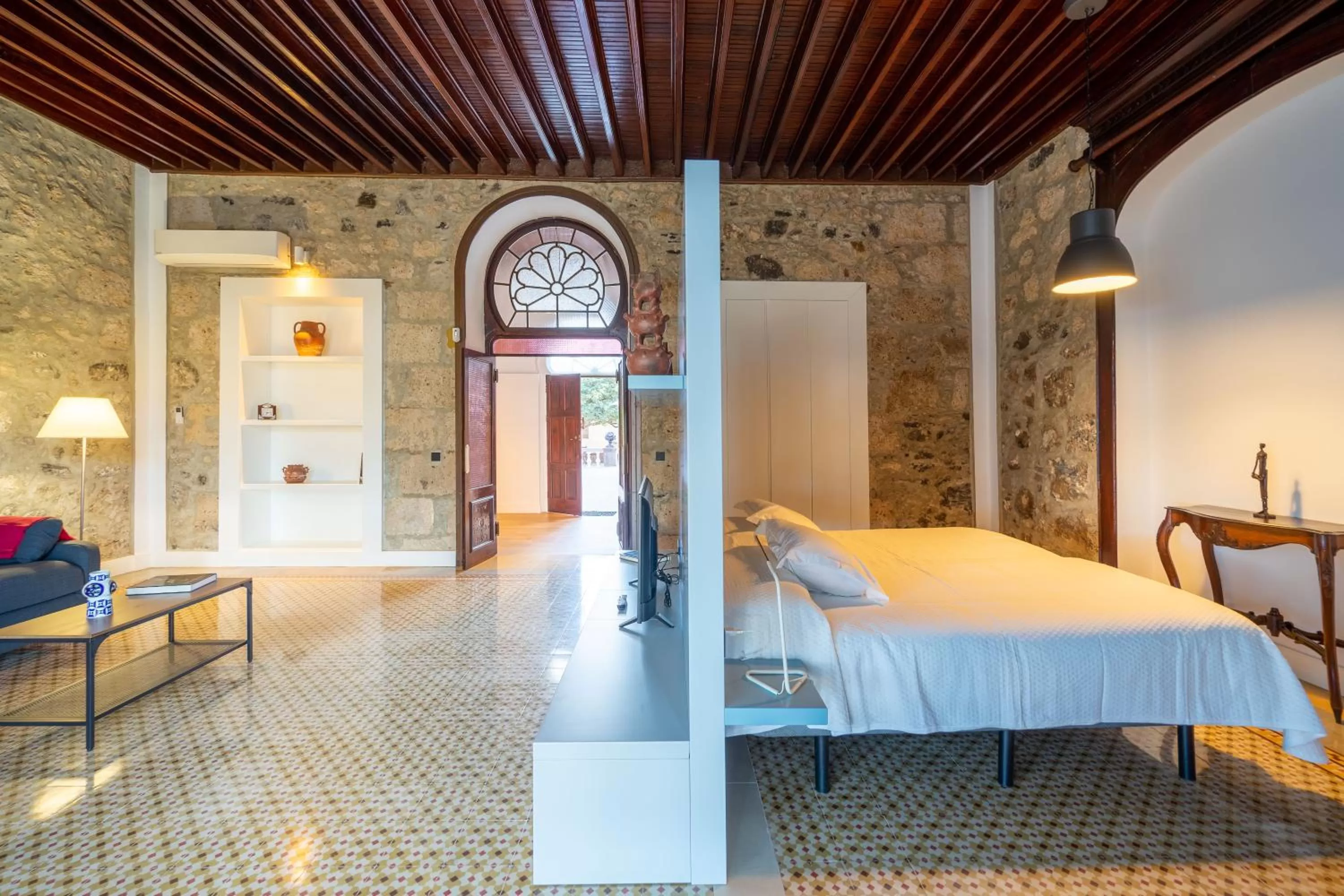 Living room, Bed in Albor Suites