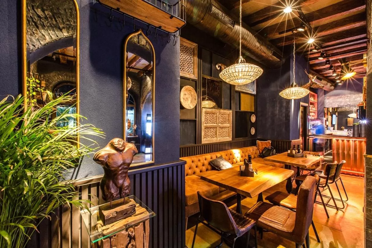 Restaurant/places to eat in ACSA INN