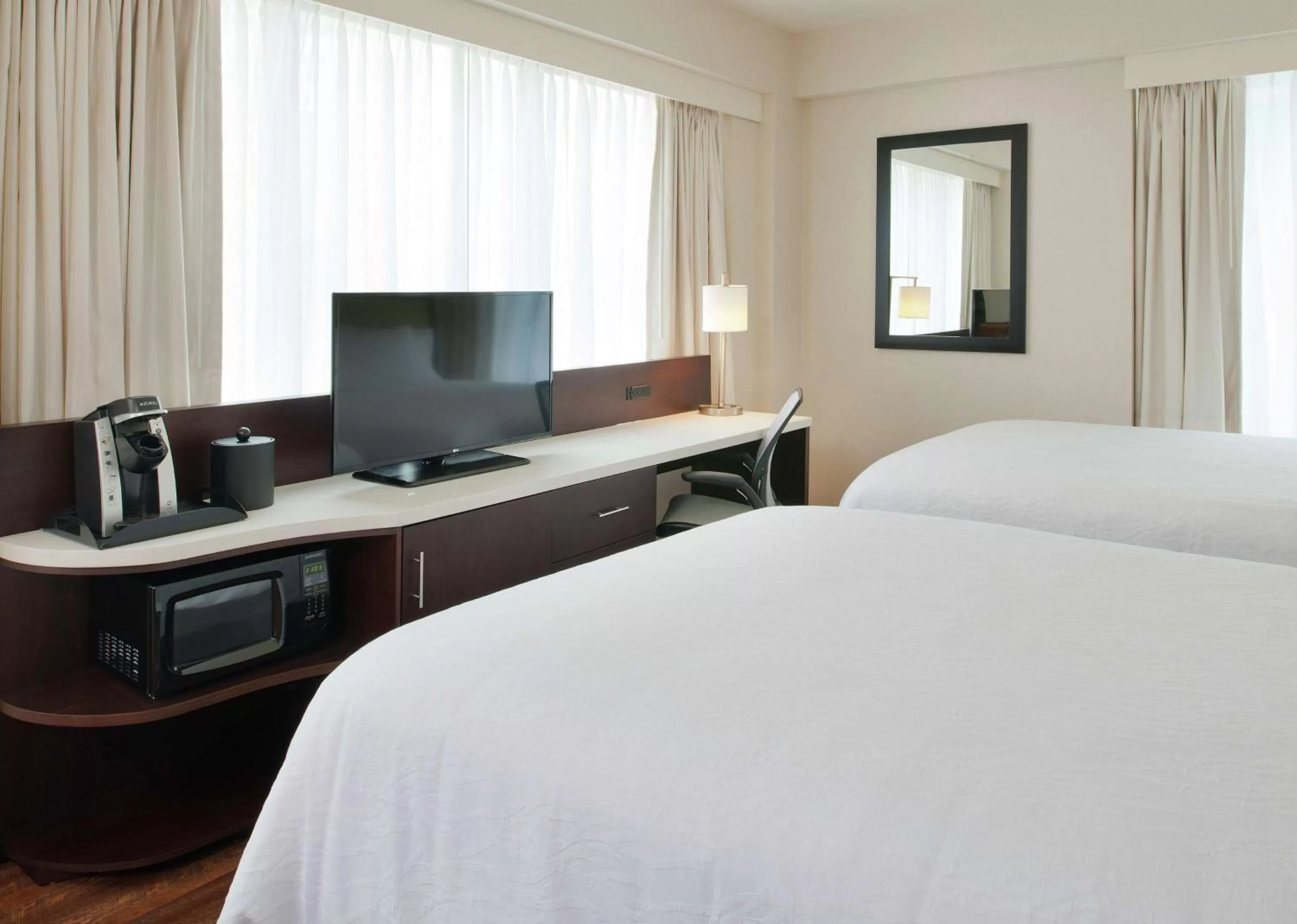 Bedroom, Bed in Hilton Garden Inn Pittsburgh Downtown