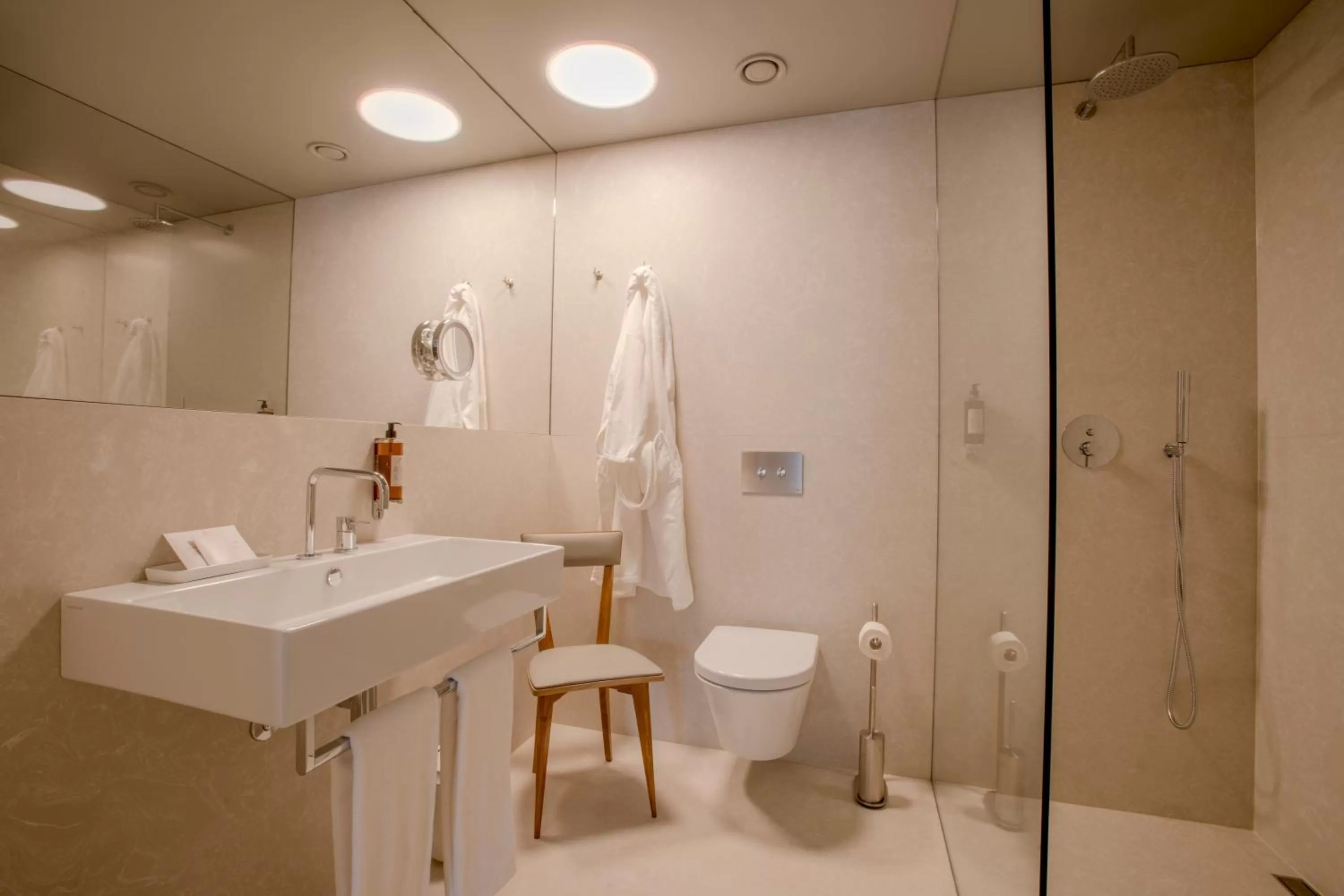 Bathroom in Raw Culture Art & Lofts Bairro Alto