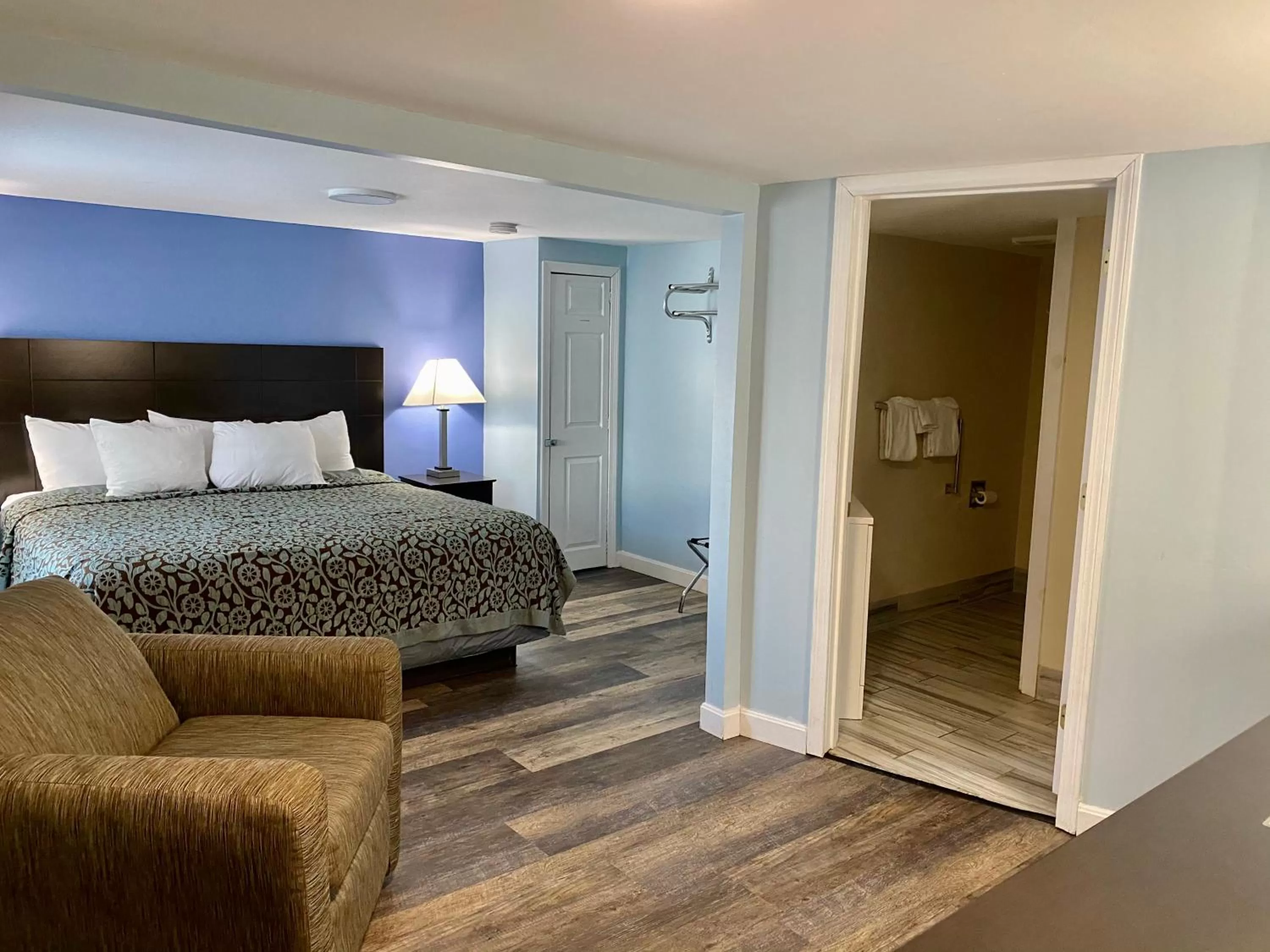 Bed in Days Inn by Wyndham Lincoln