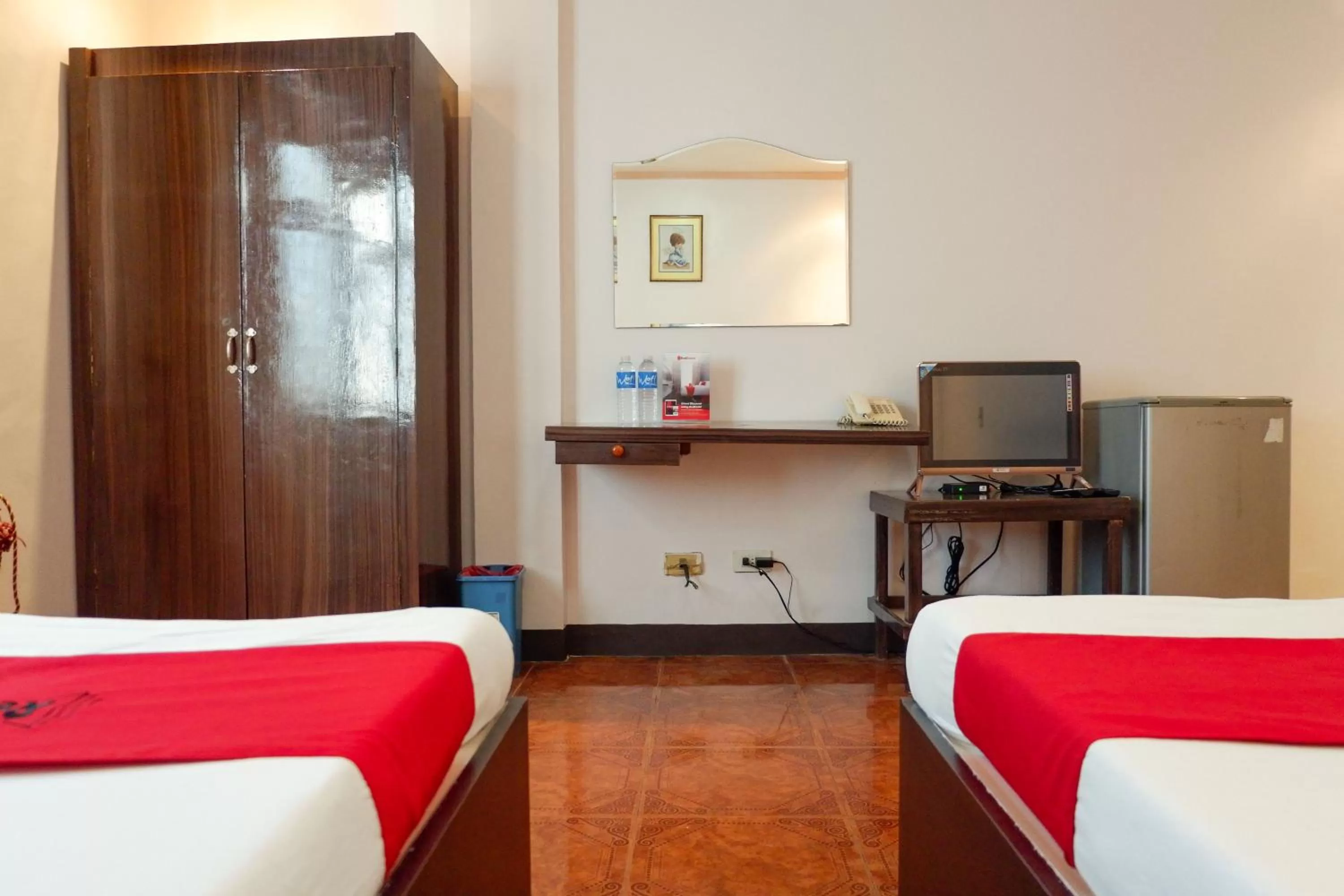 Bed in RedDoorz near Maribago Barangay Hall