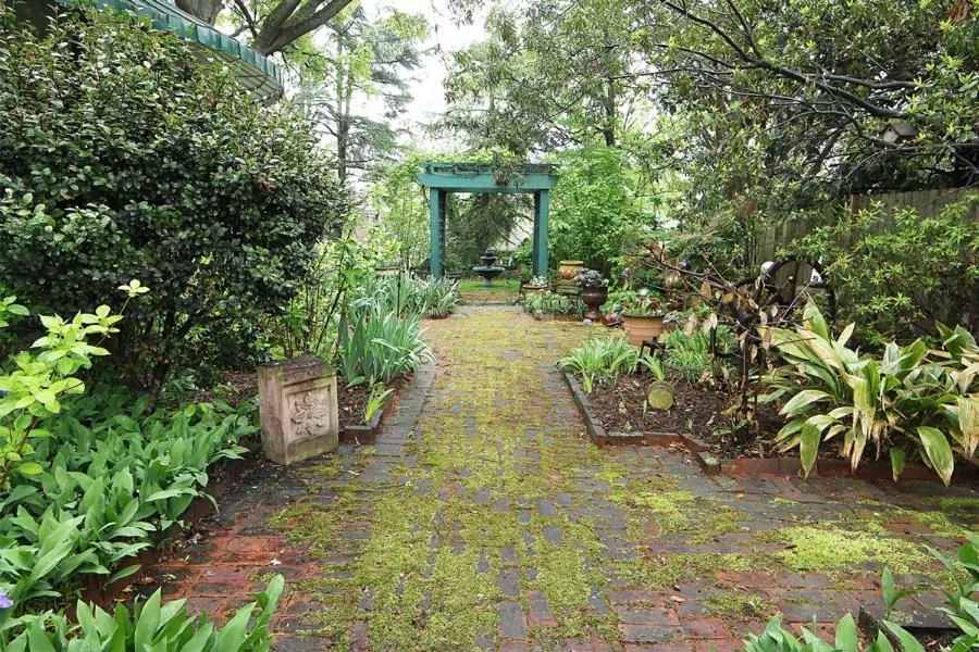 Garden in Double Oaks Bed & Breakfast