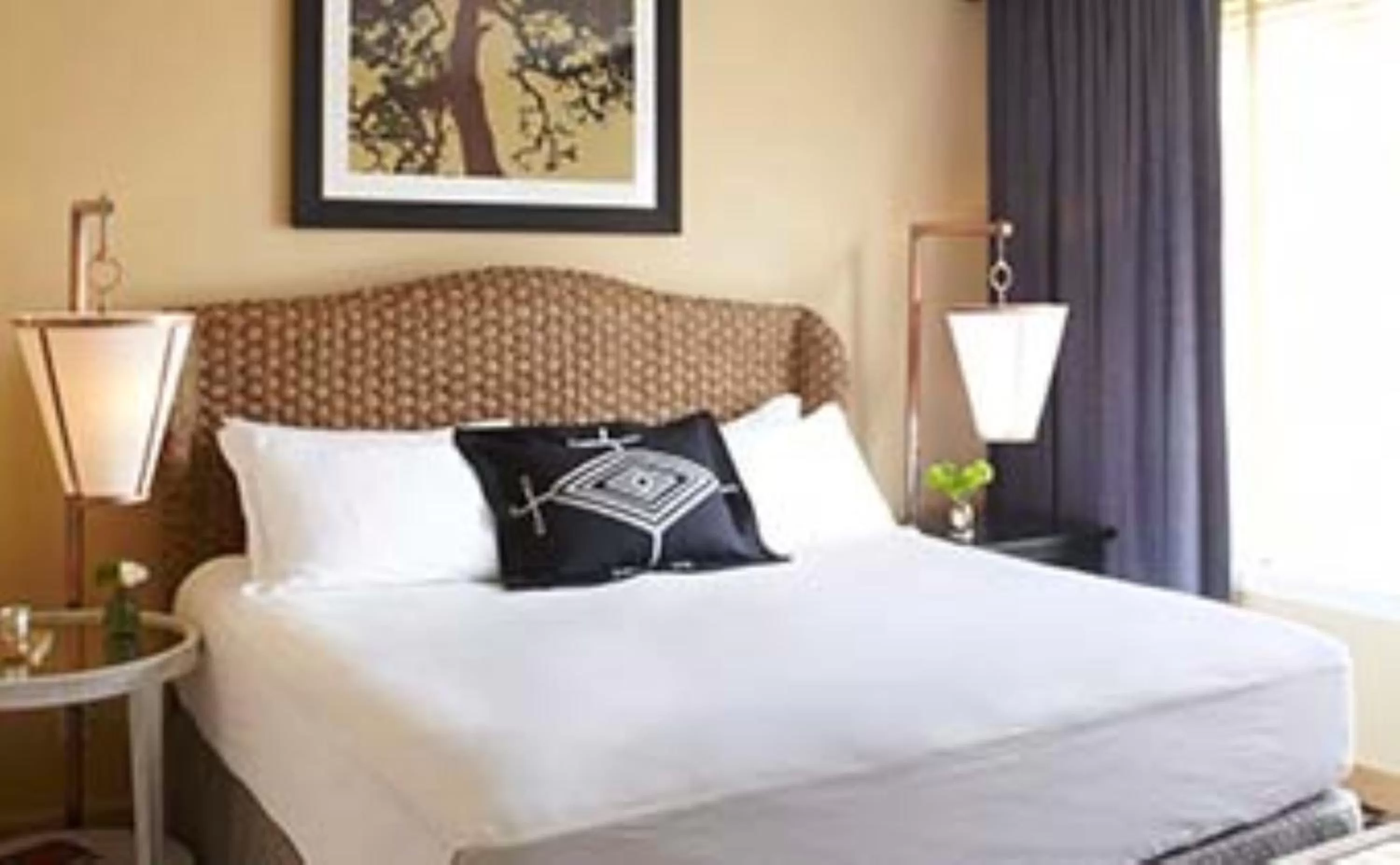 Photo of the whole room, Bed in Kimpton Riverplace Hotel by IHG
