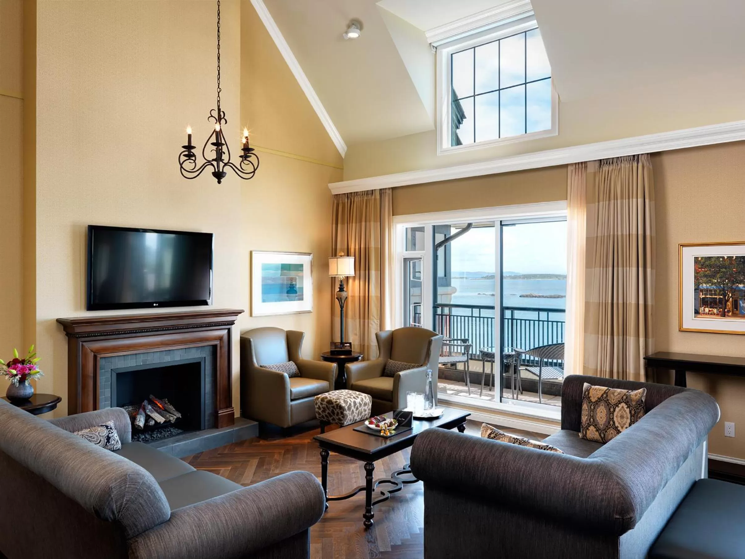TV and multimedia in Oak Bay Beach Hotel