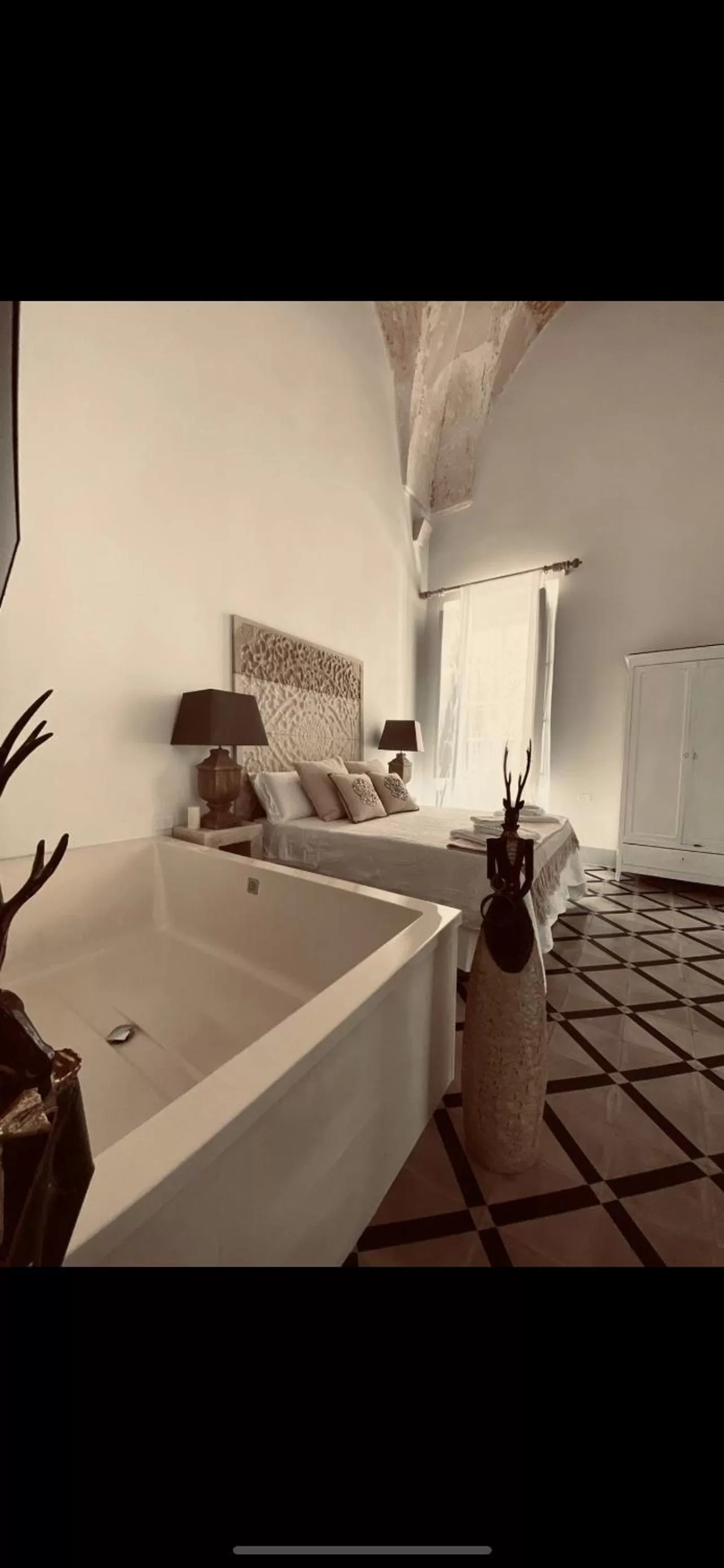 Hot Tub, Bed in Palazzo NUR