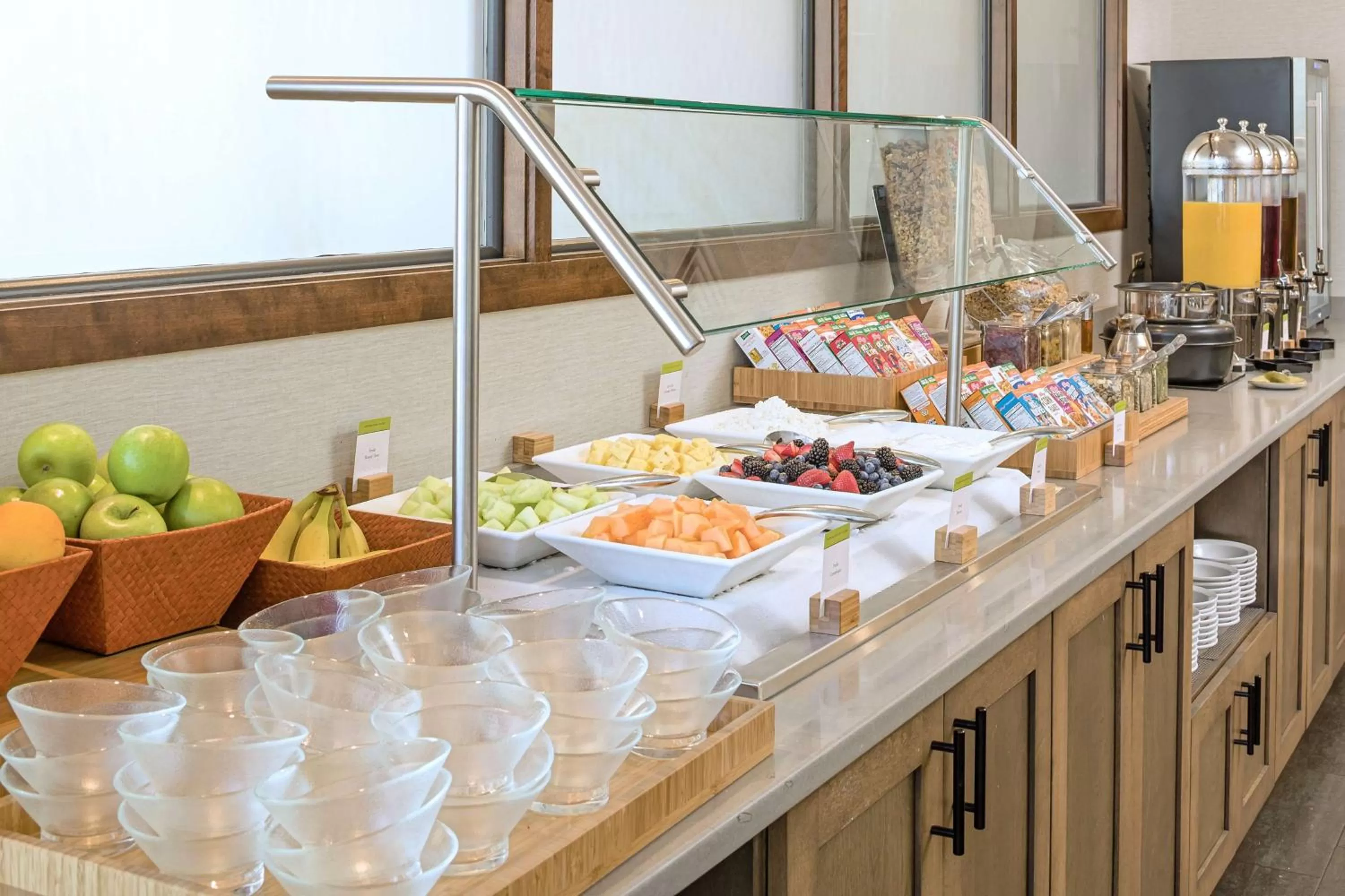 Dining area in DoubleTree by Hilton Boston-Rockland