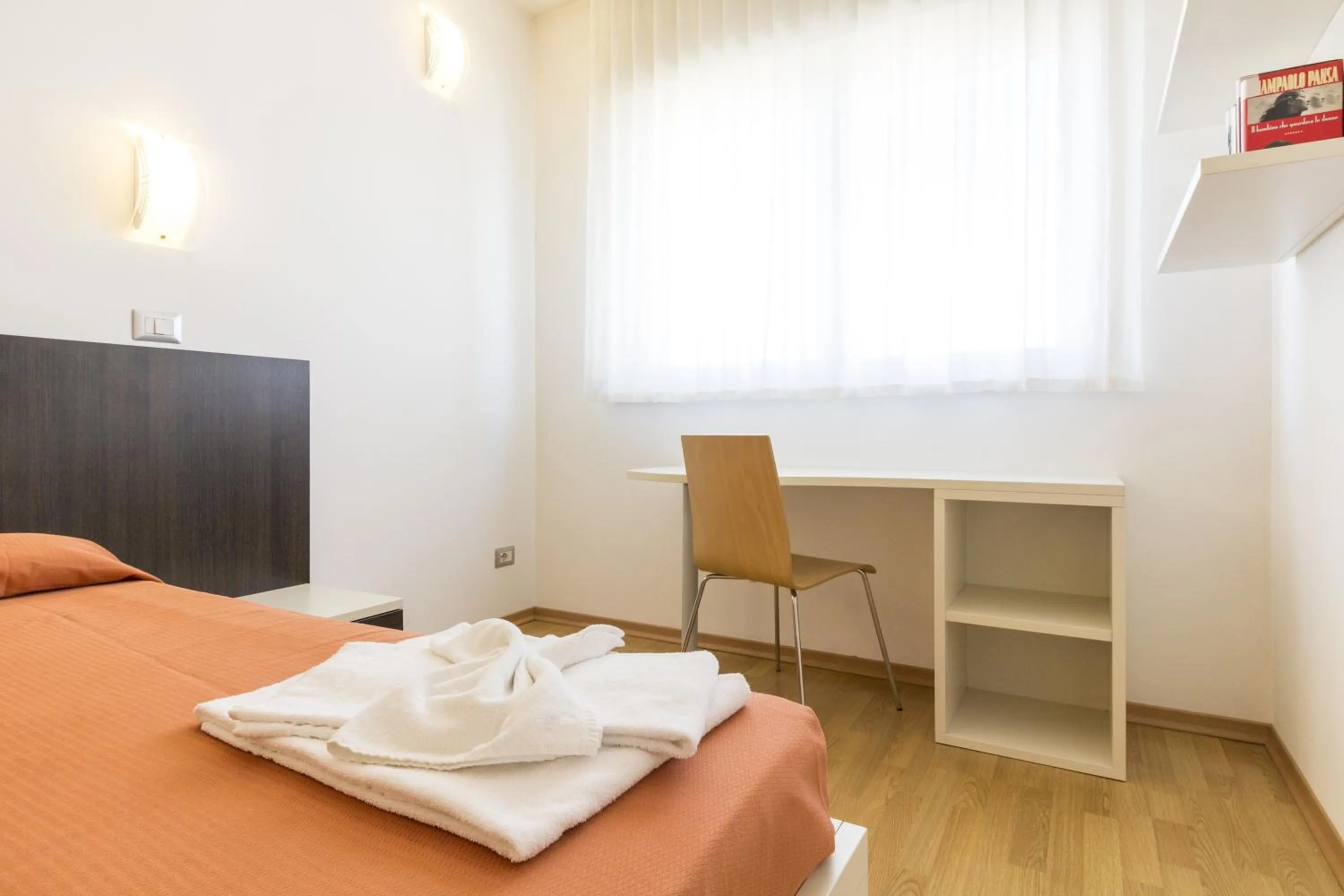 Photo of the whole room, Bed in Hotel Sharing