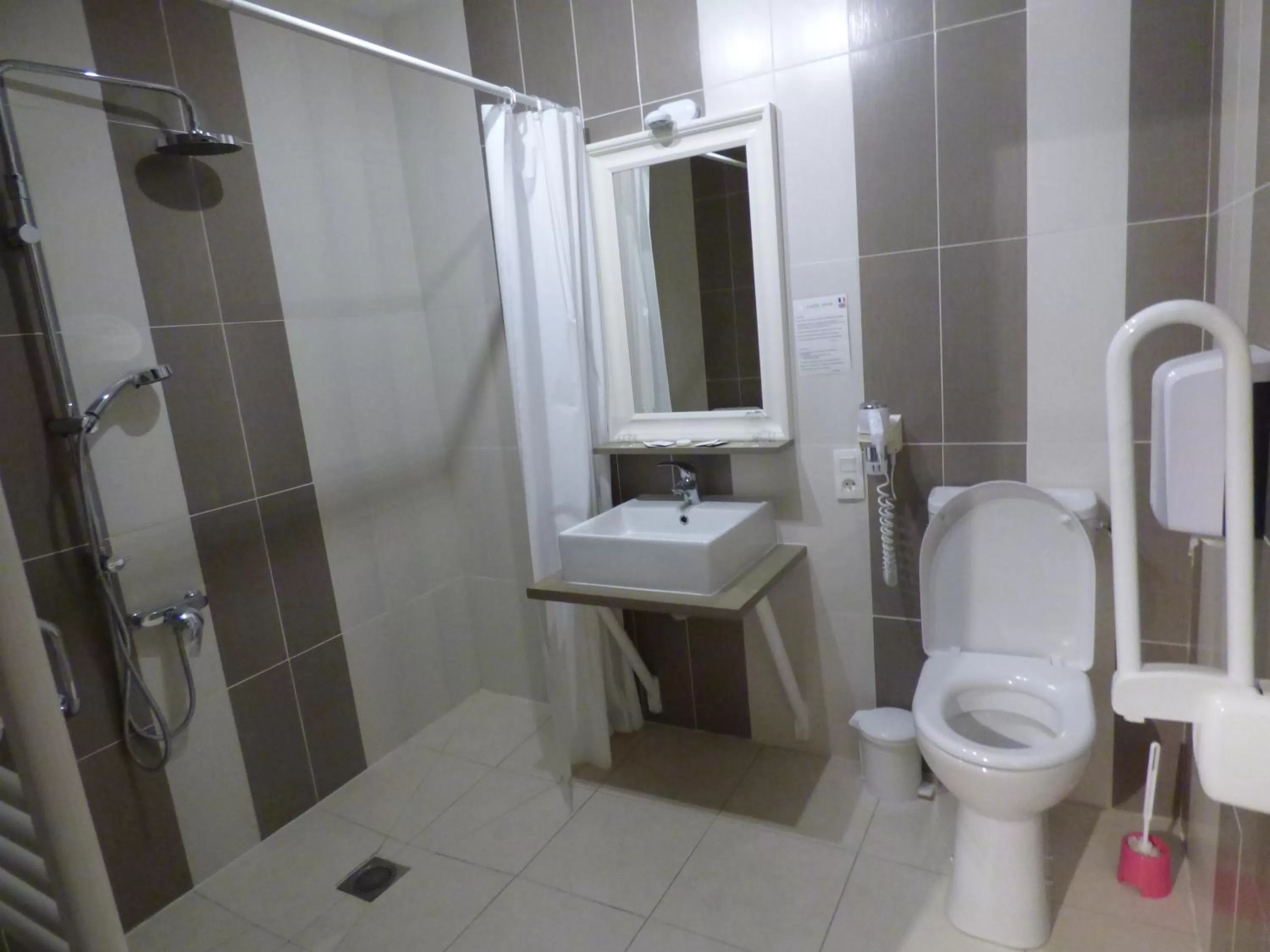 Bathroom in Hotel Castel Moor