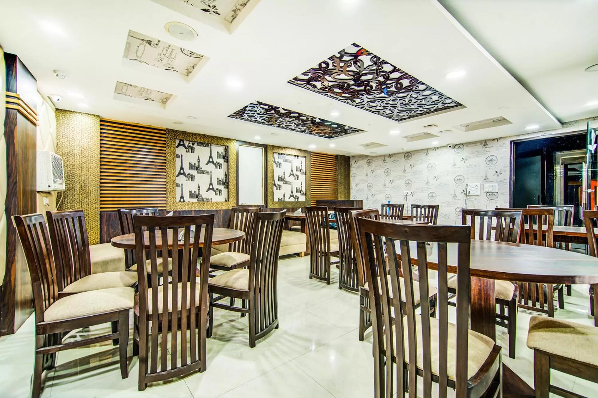 Restaurant/Places to Eat in FabHotel KS