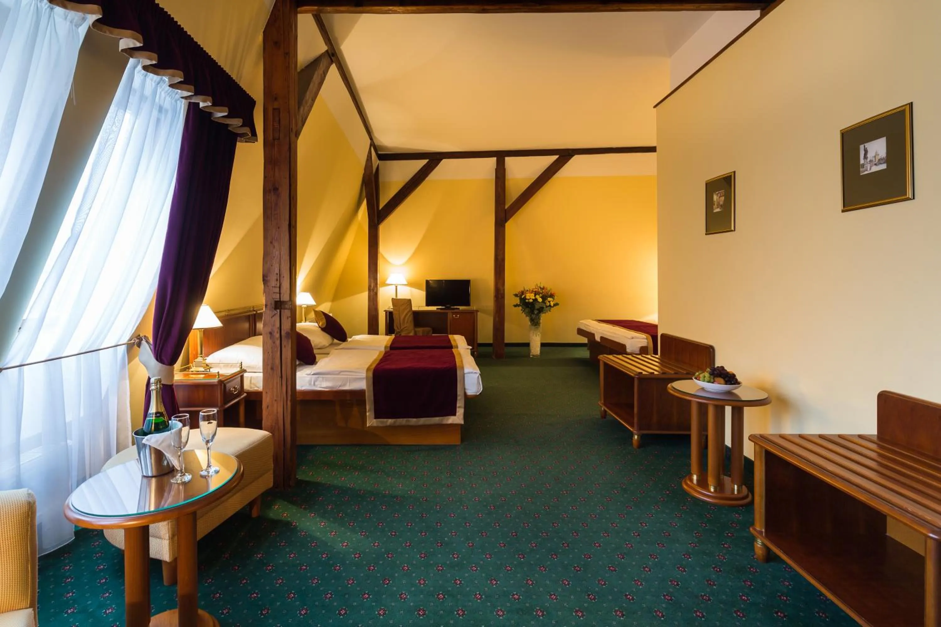 Photo of the whole room, Bed in Hotel William