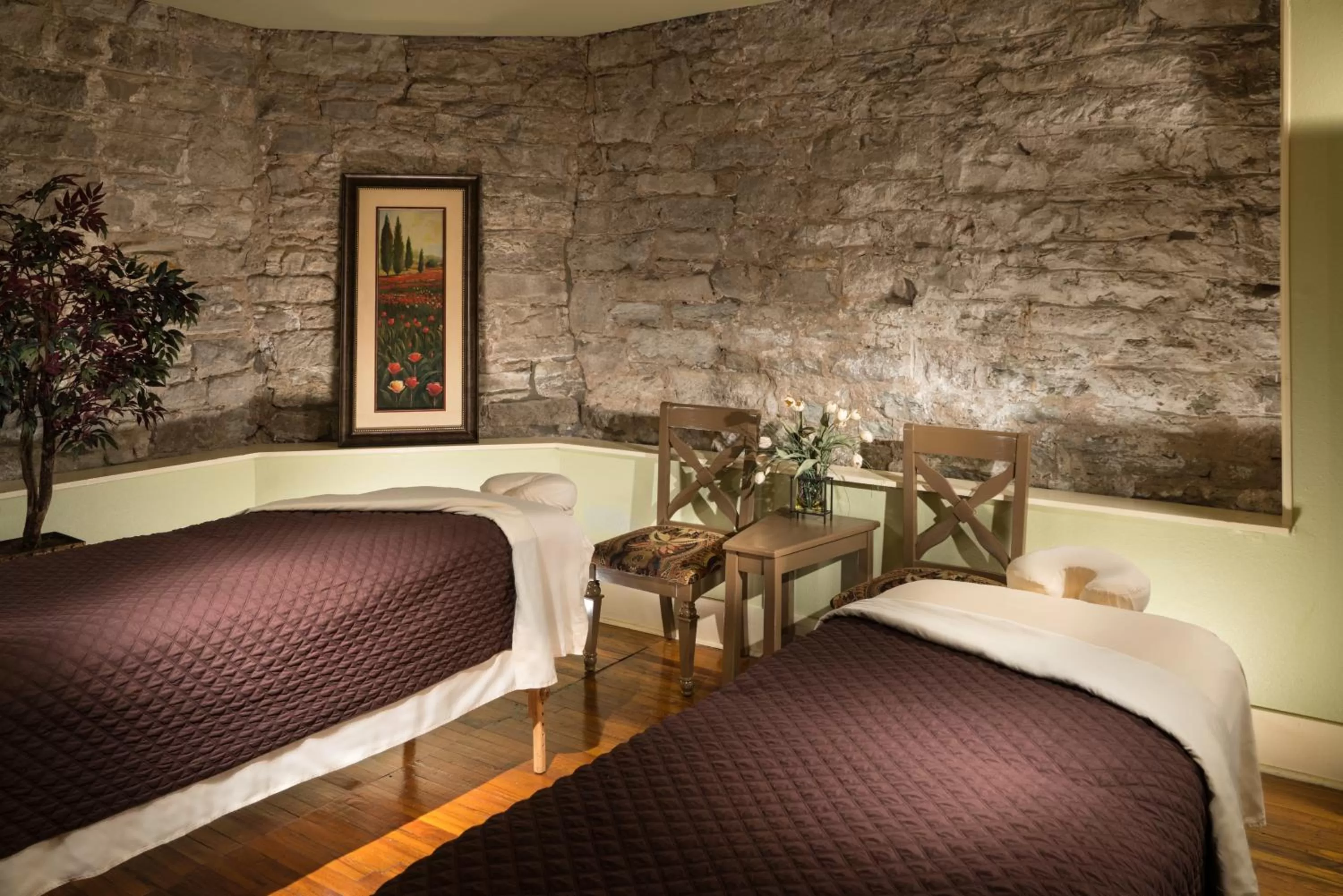 Massage, Bed in 1886 Crescent Hotel and Spa