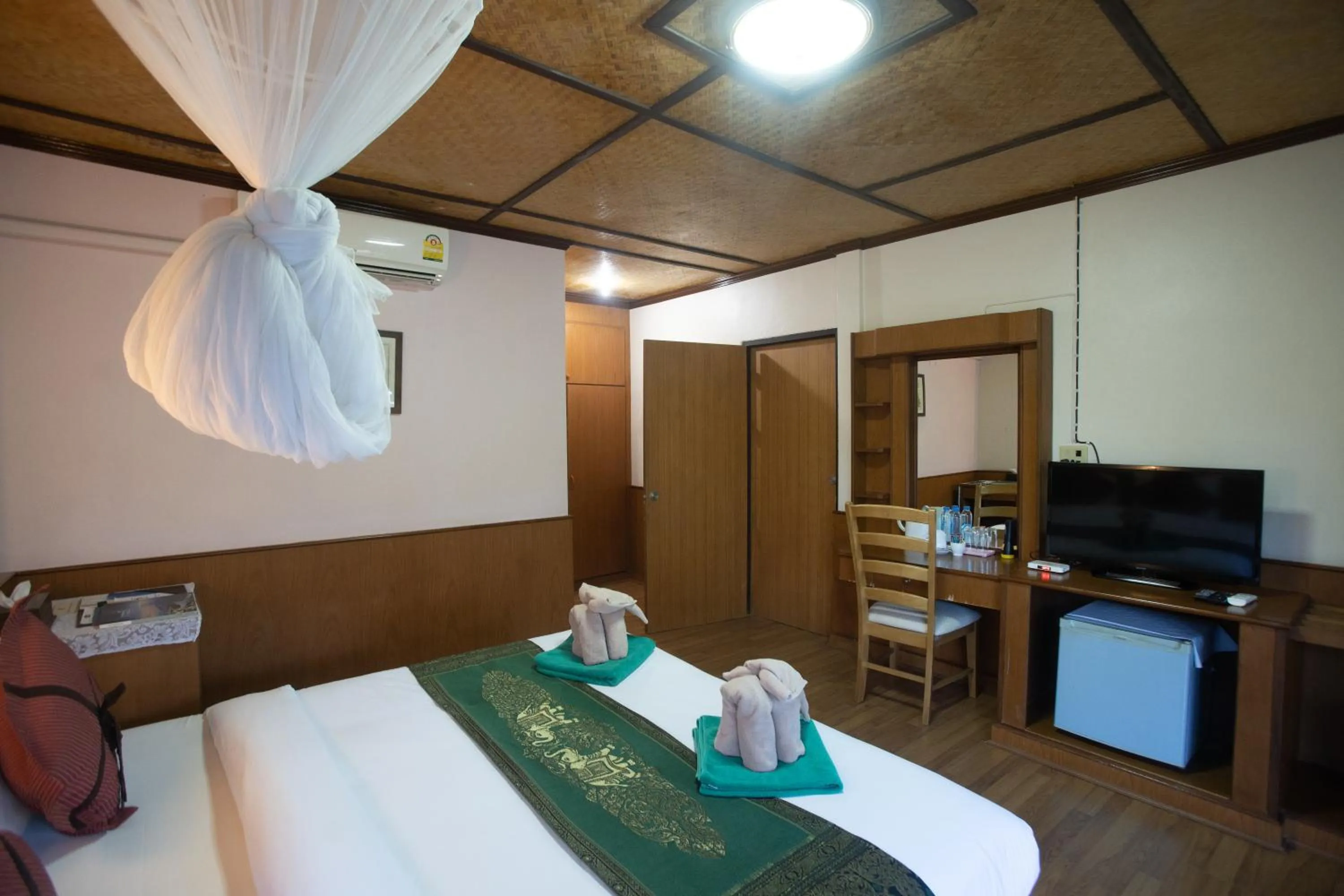 Bed in Southern Lanta Resort