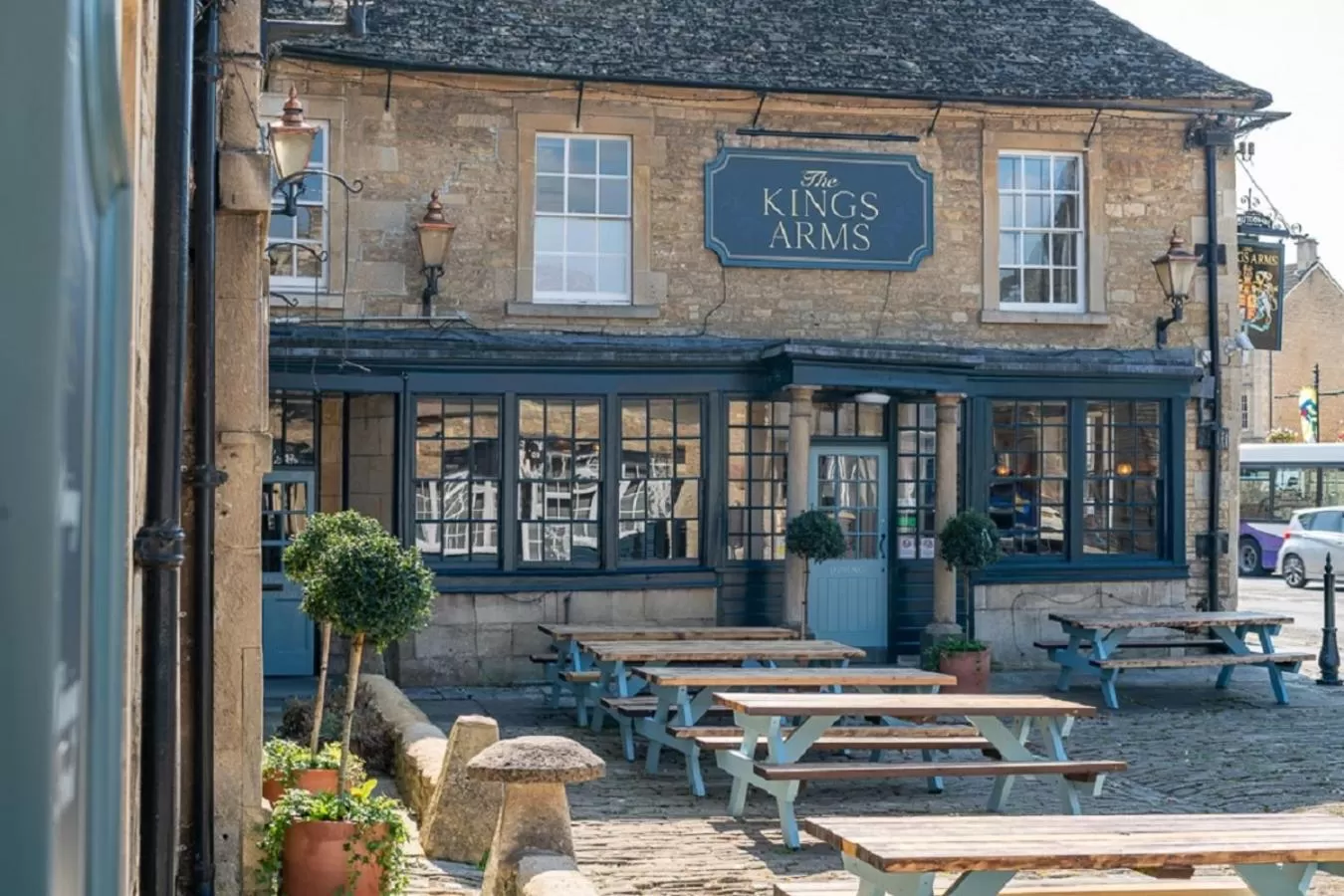 Facade/entrance in The Kings Arms Hotel