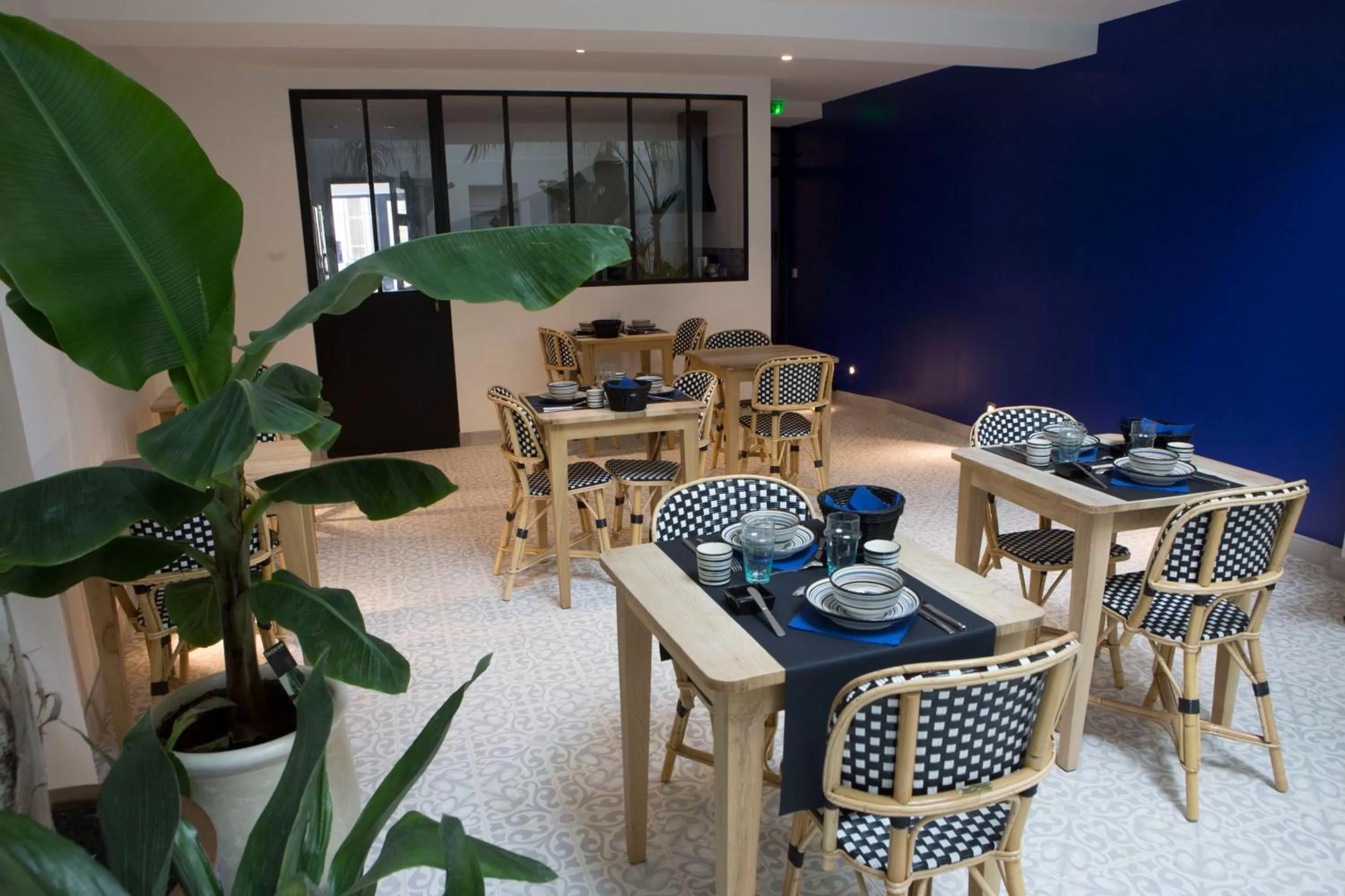 Breakfast, Restaurant/Places to Eat in Douce Nuits