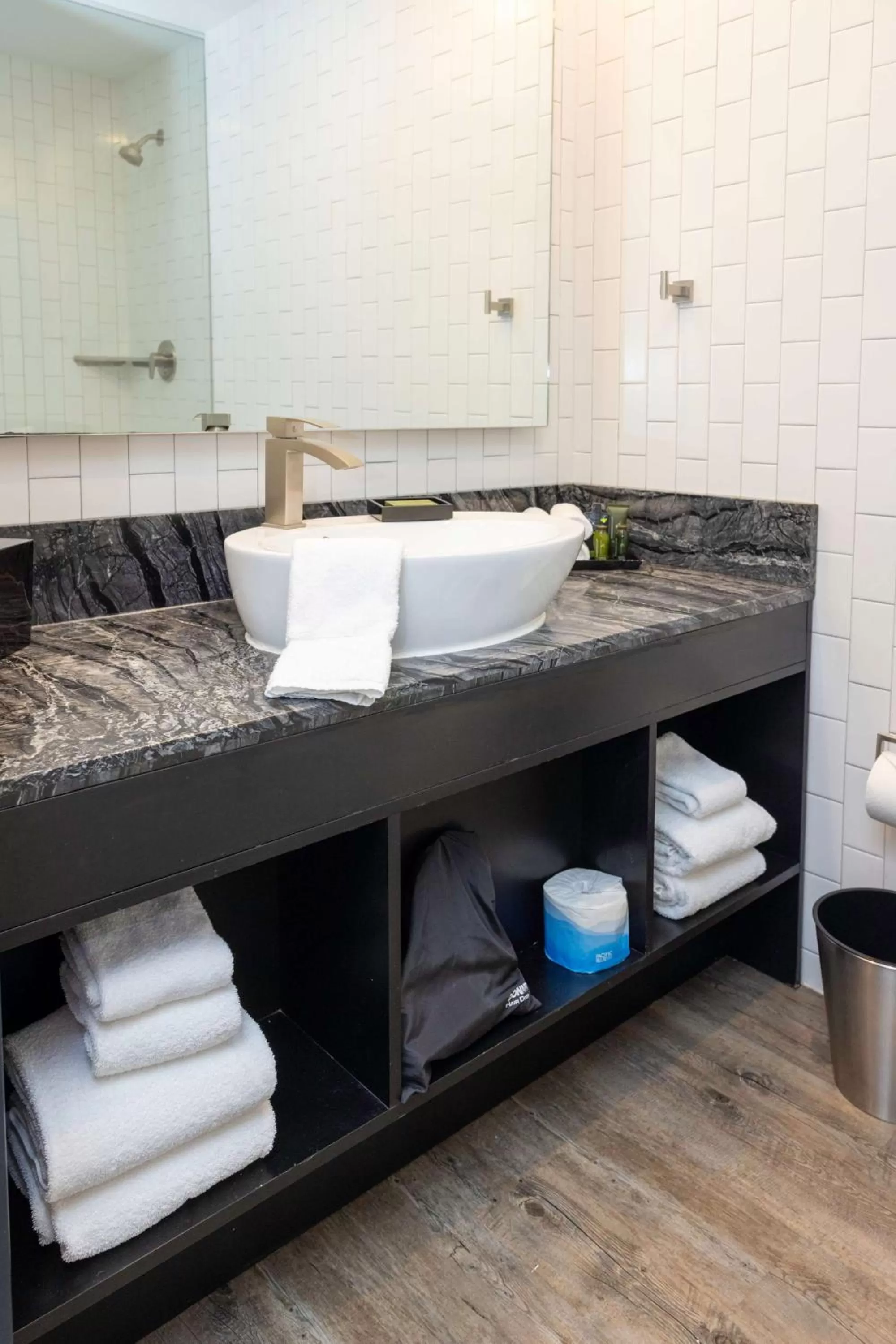 Bathroom, Bed in Lorenzo Hotel Dallas, Tapestry Collection by Hilton