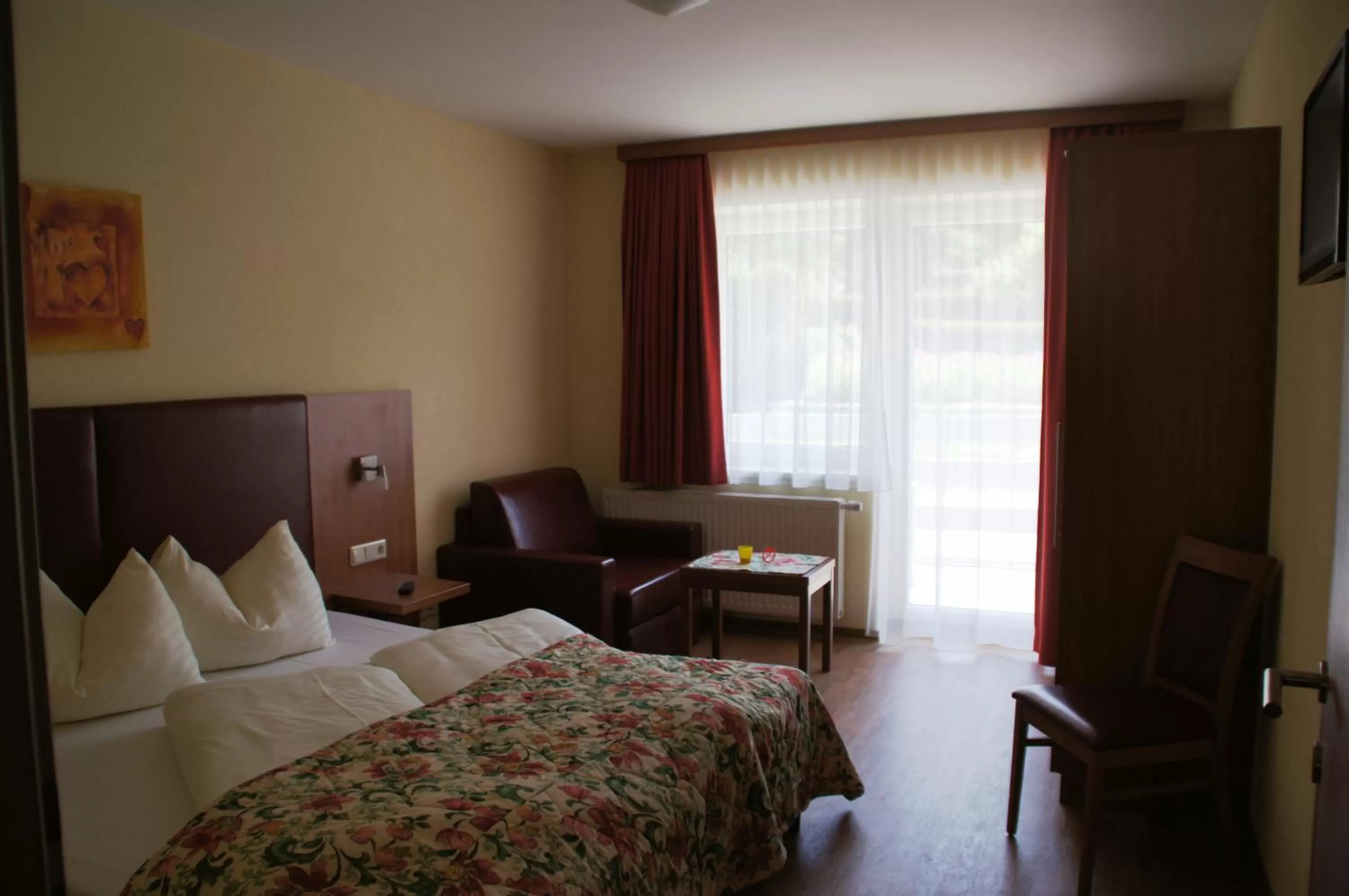 Bed in Mountain Motel