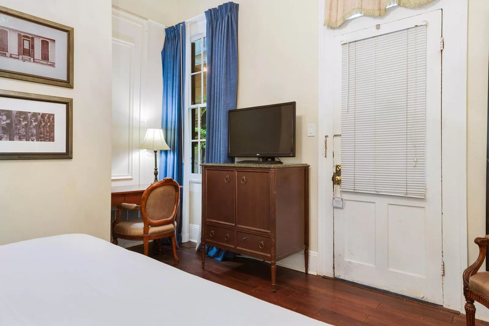 Bed in Andrew Jackson Hotel French Quarter