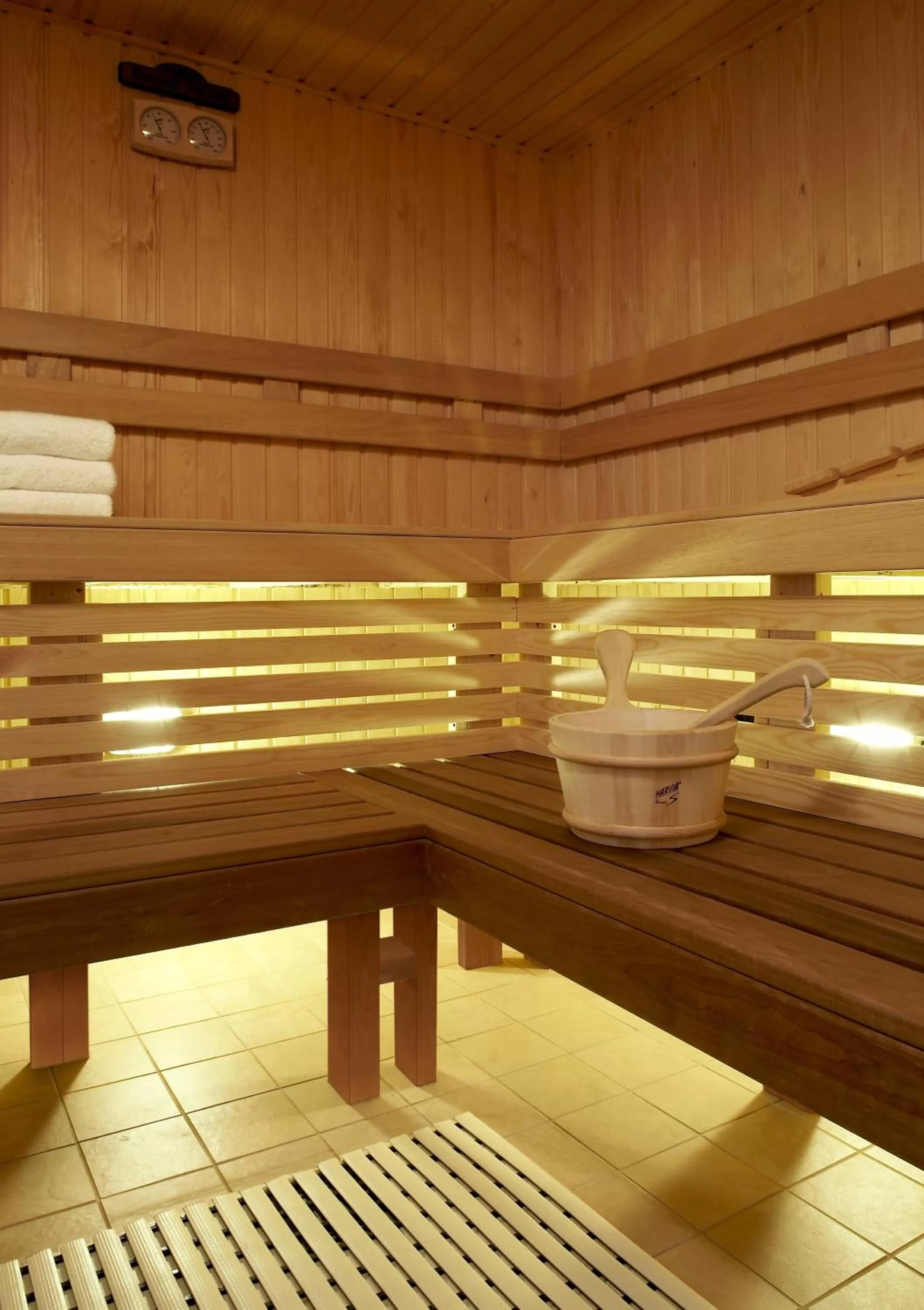 Fitness centre/facilities in Holiday Inn & Suites Montreal Airport by IHG