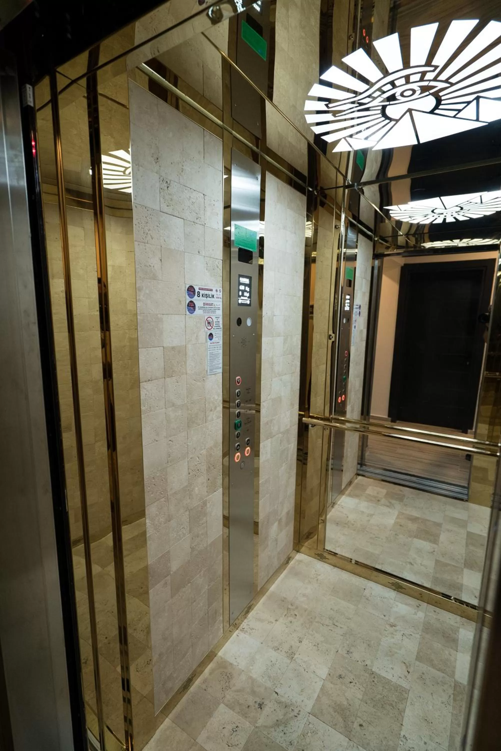 Facility for disabled guests in 8 Rooms Hotel