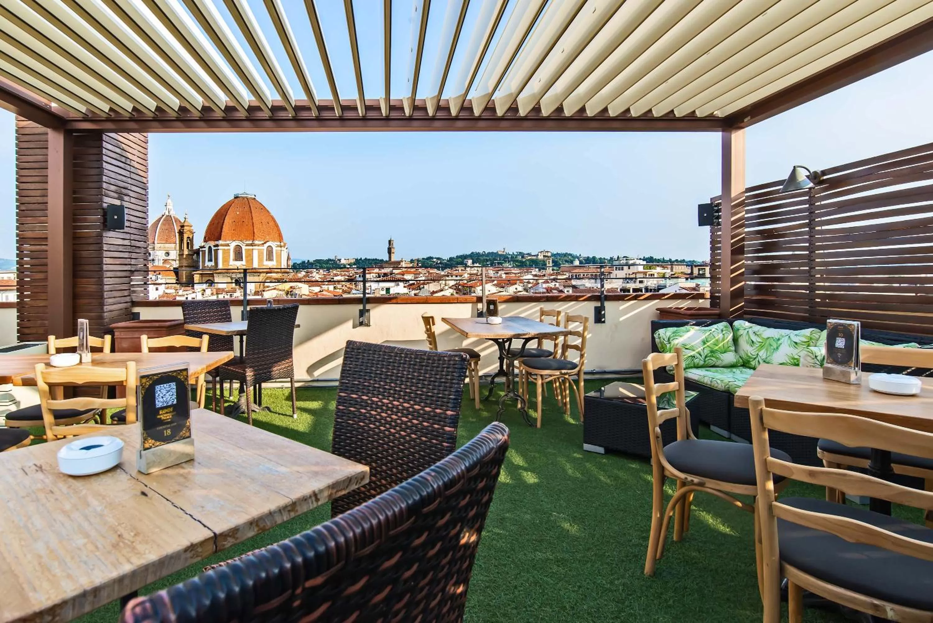 Restaurant/places to eat in Hotel Machiavelli Palace