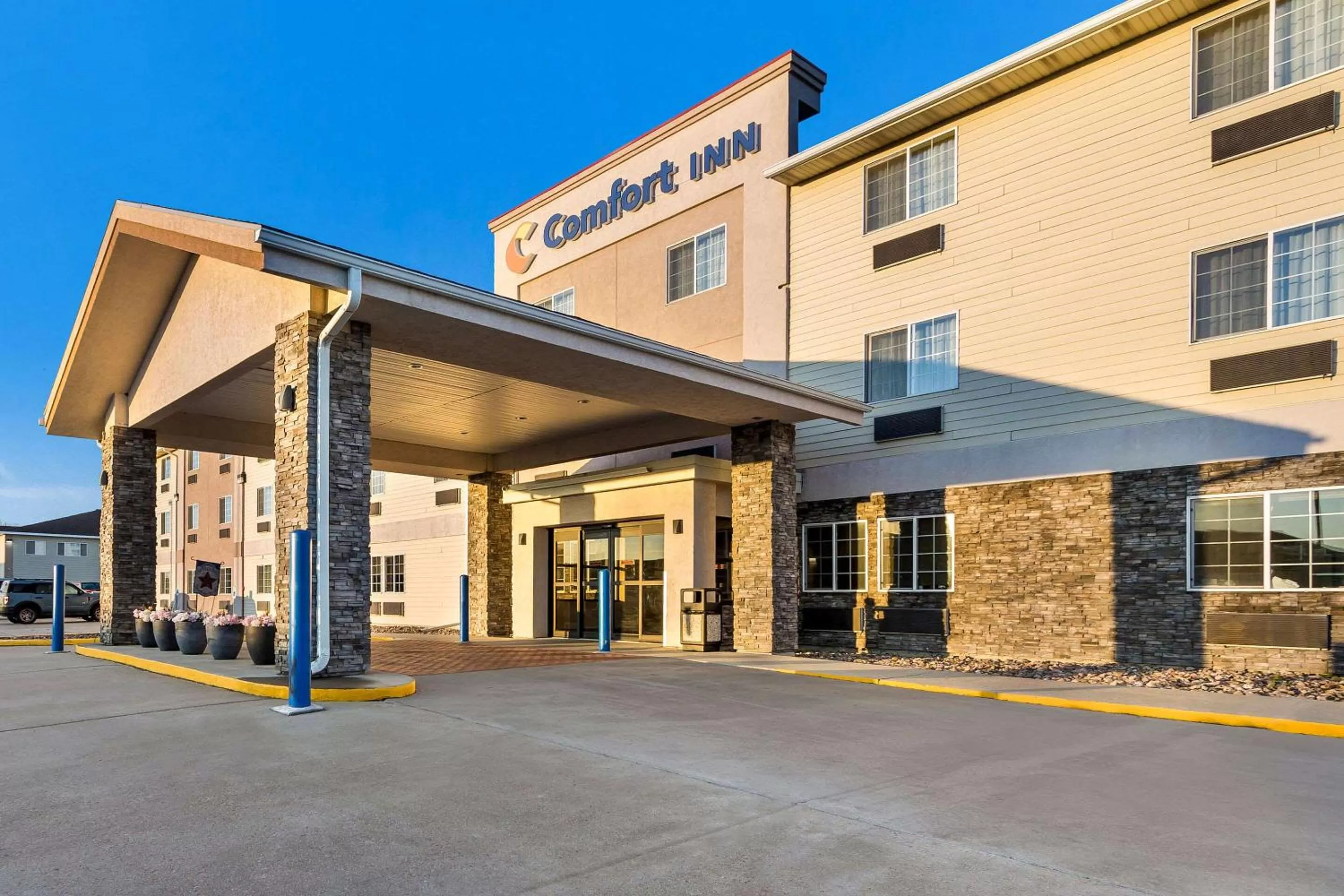 Property building in Comfort Inn Yankton SD